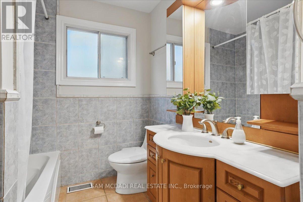 2076 Autumn Breeze Drive S, Mississauga (Cooksville), Ontario  L5B 1R4 - Photo 20 - W12165848