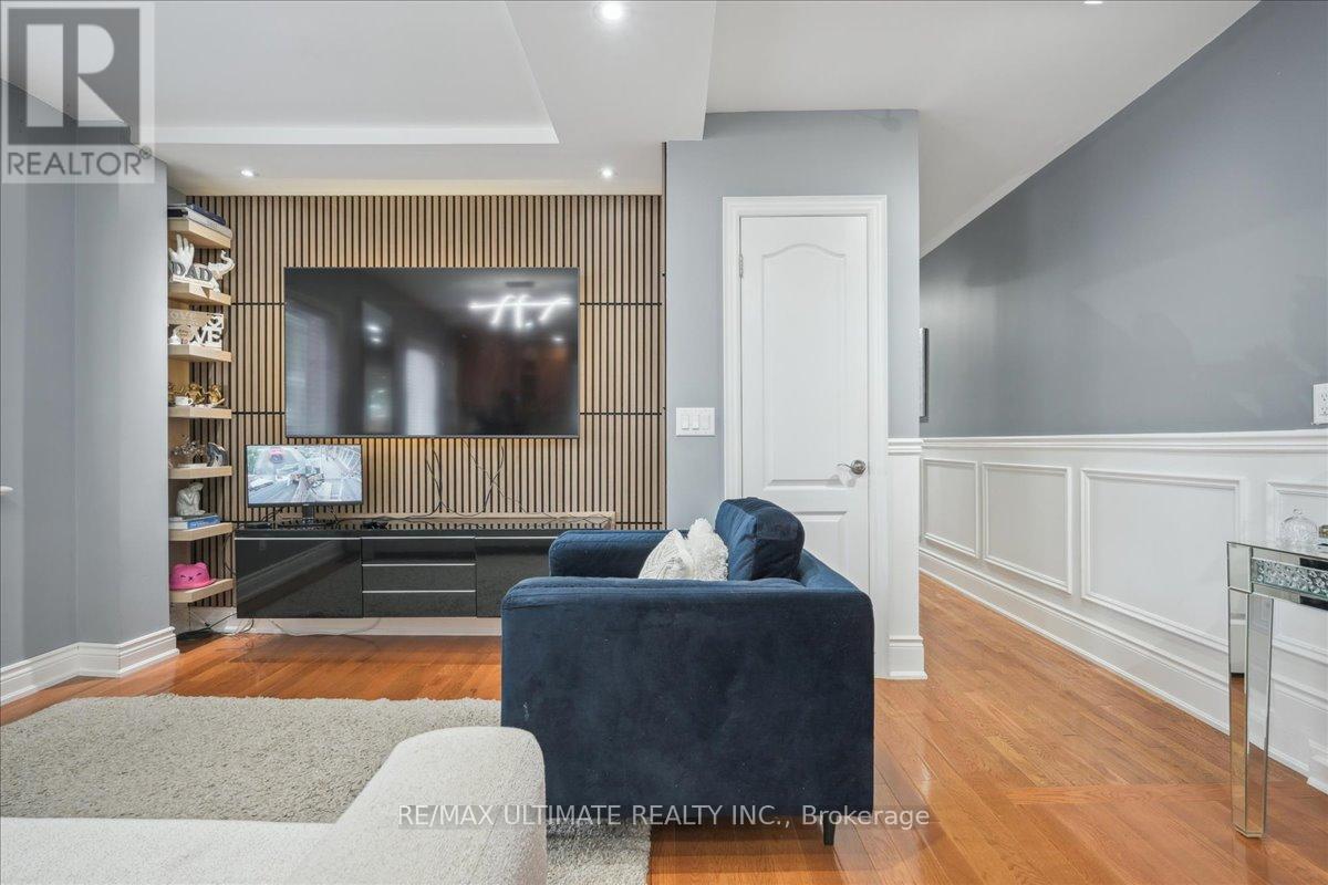 153 Aileen Avenue, Toronto, Ontario  M6M 1G1 - Photo 8 - W12165954