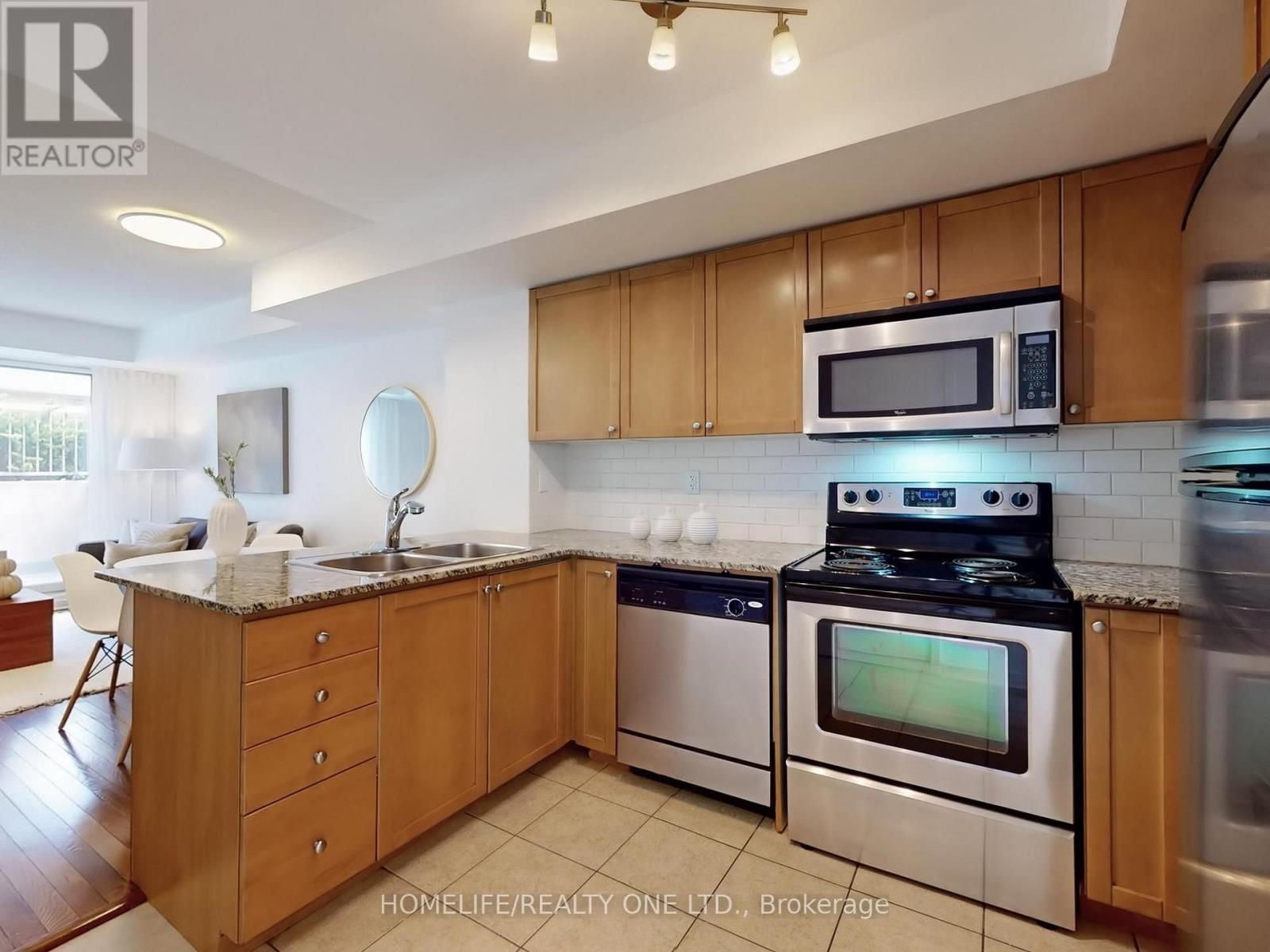 Th145 - 25 Elsie Lane, Toronto, Ontario  M6P 3N3 - Photo 10 - W12165963