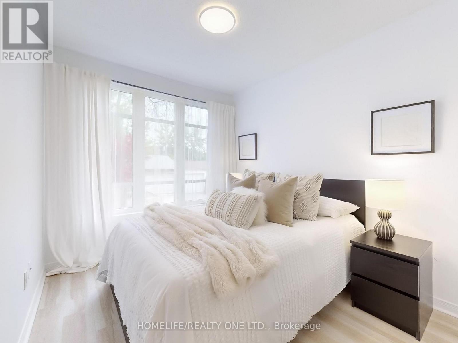 Th145 - 25 Elsie Lane, Toronto, Ontario  M6P 3N3 - Photo 19 - W12165963