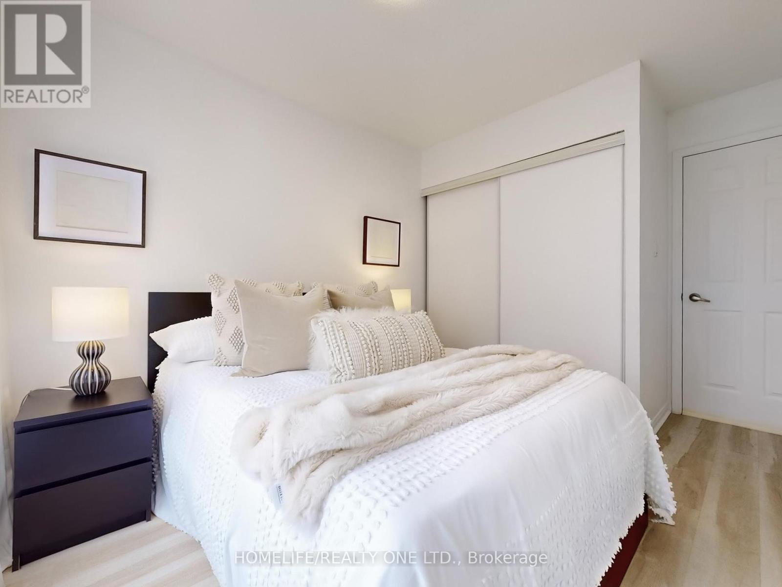 Th145 - 25 Elsie Lane, Toronto, Ontario  M6P 3N3 - Photo 20 - W12165963