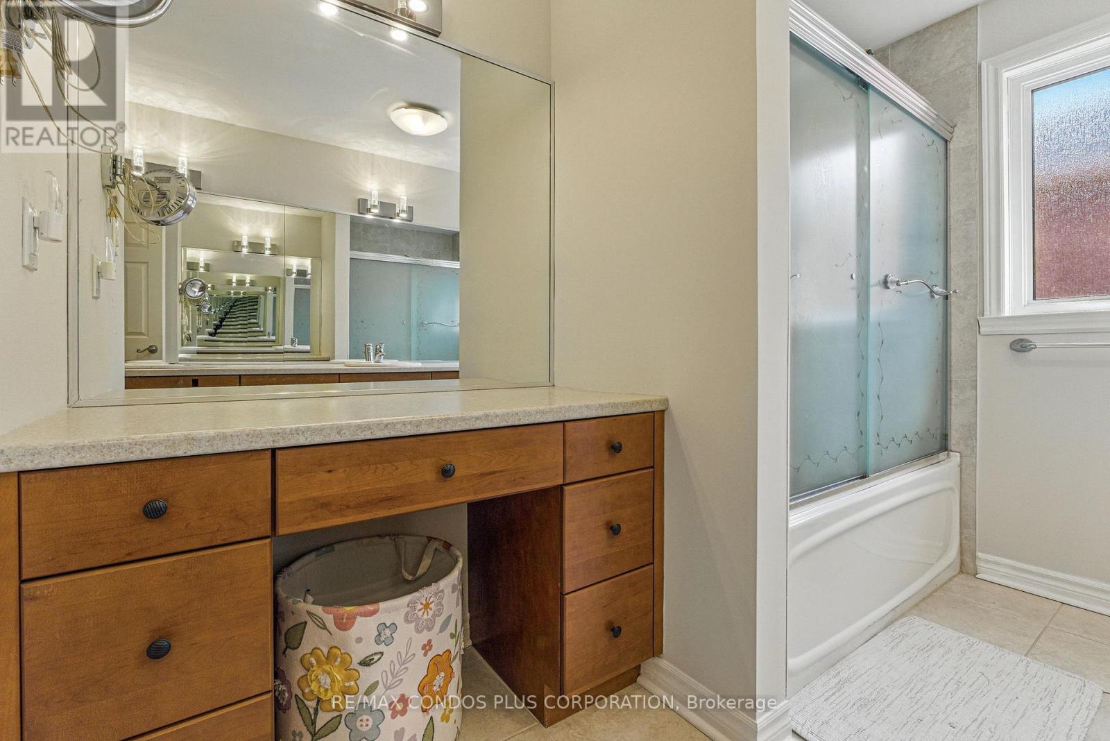 1418 Silversmith Drive, Oakville, Ontario  L6M 2X3 - Photo 27 - W12166061