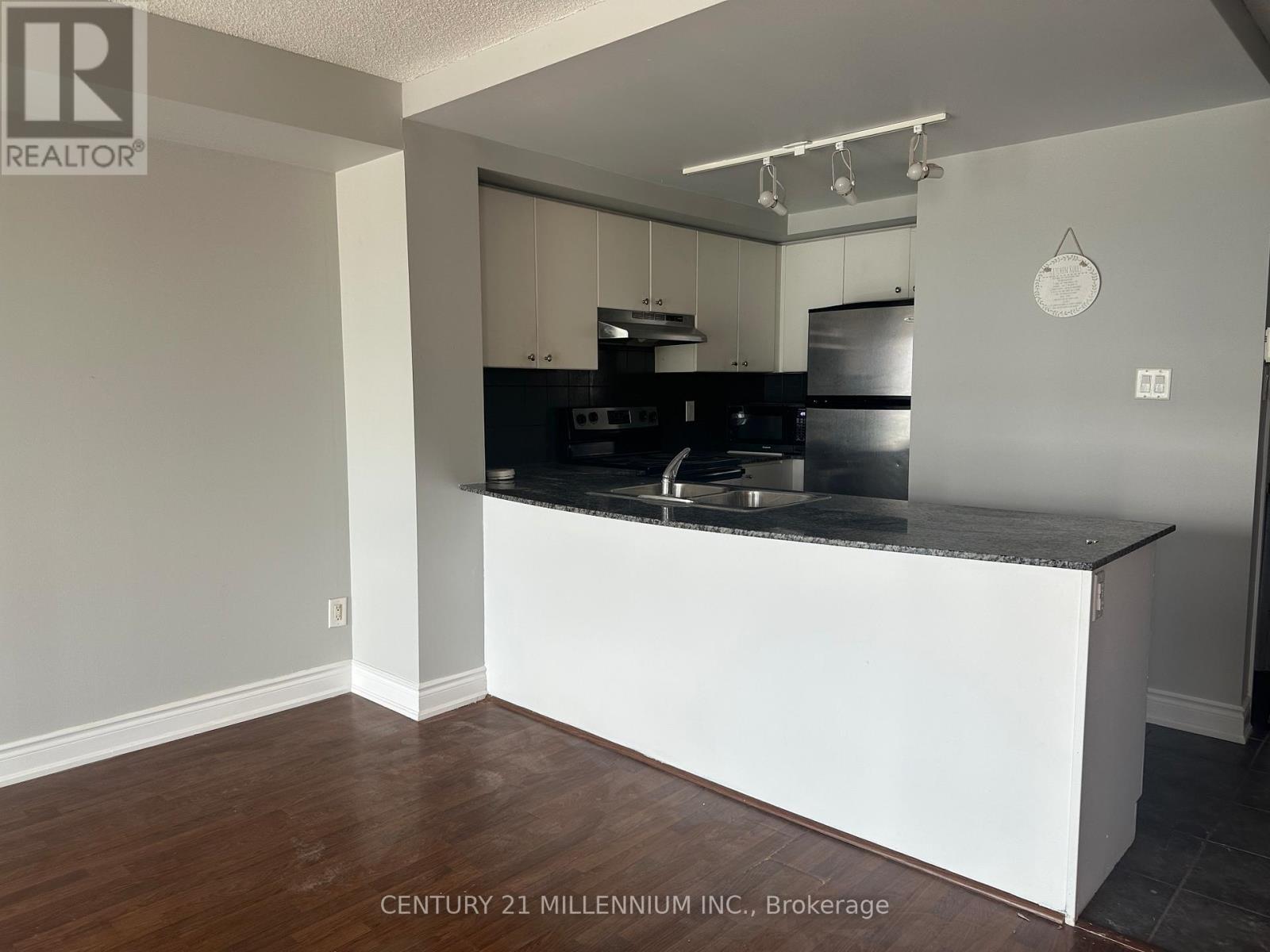 1008 - 9 George Street, Brampton, Ontario  L6X 0T6 - Photo 5 - W12166075