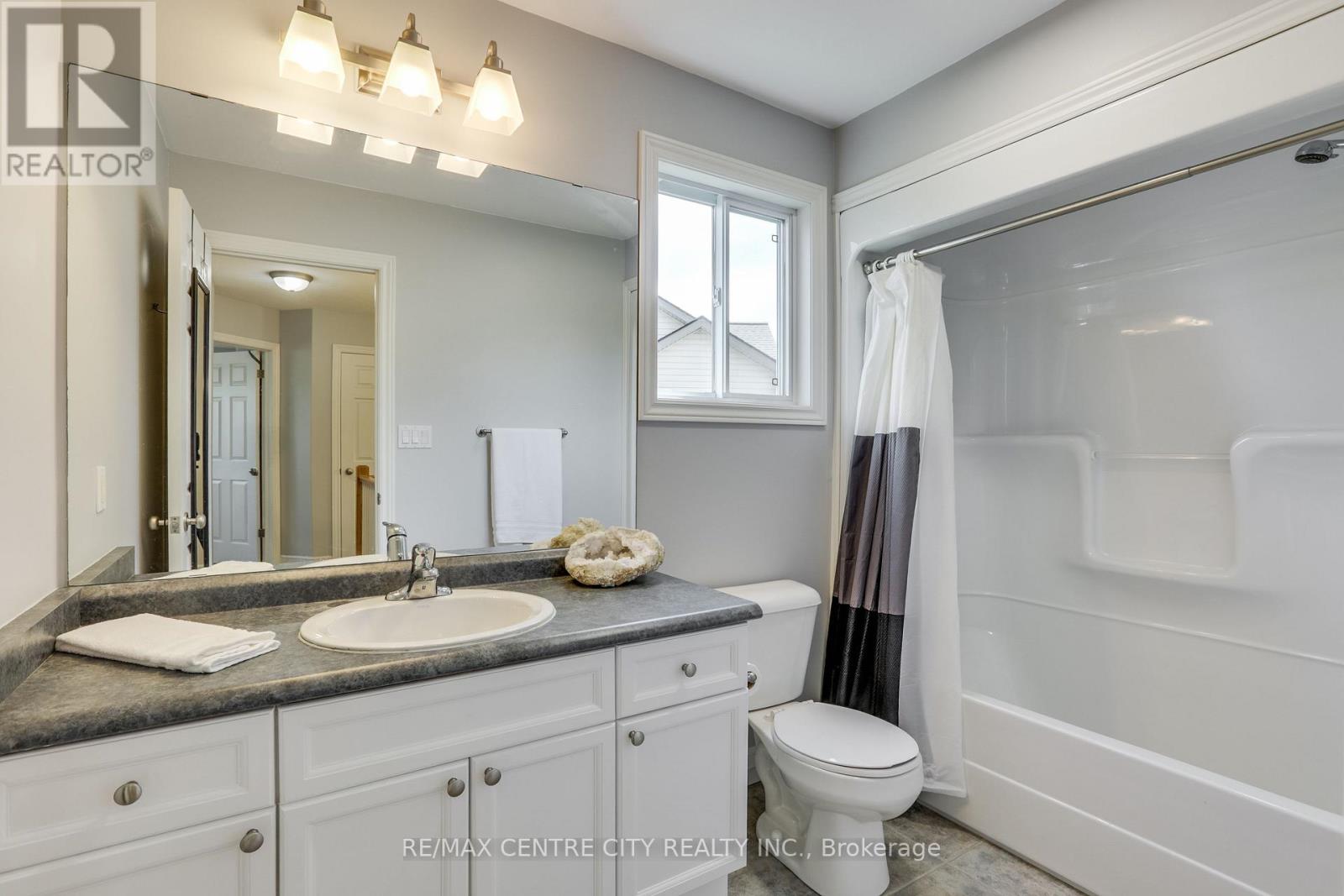 52 Owen Court, Central Elgin, Ontario  N5P 4N7 - Photo 27 - X12166129