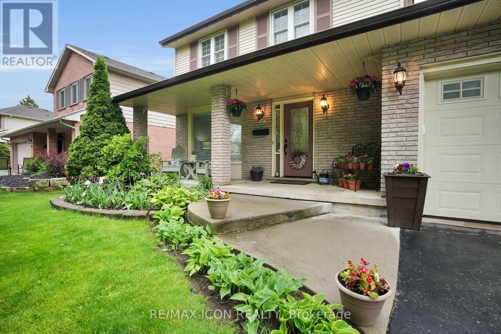 Photo 2 of 43 for 45 Whisperwood Crescent