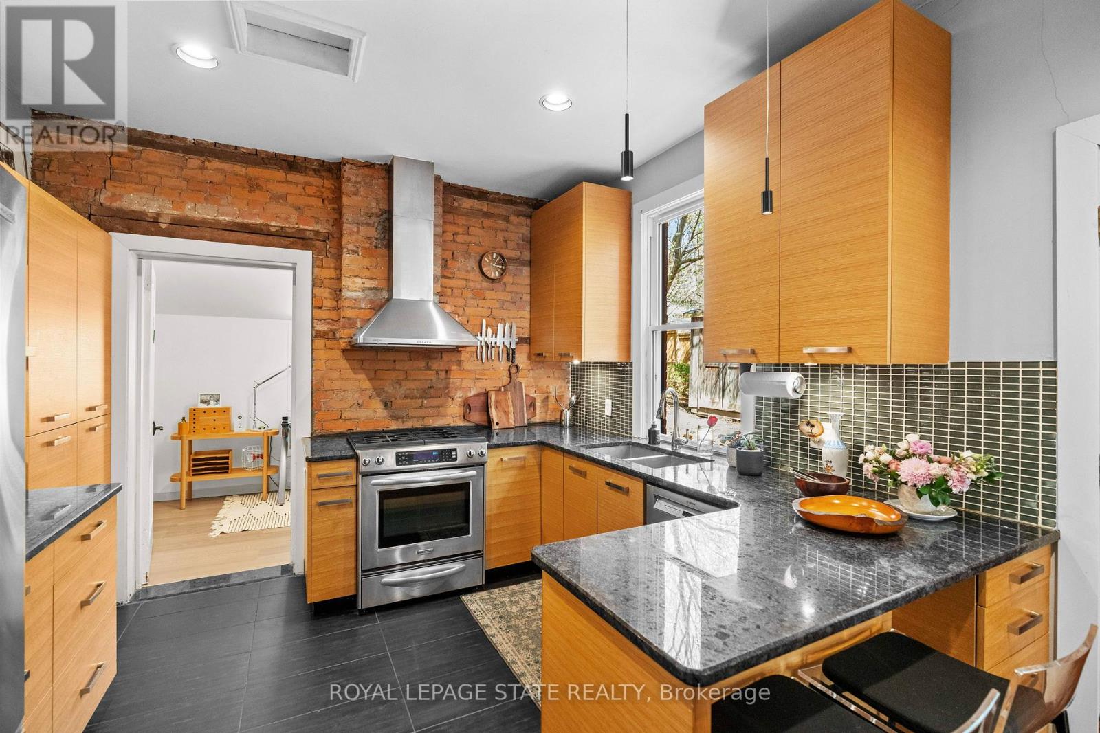 248 Bold Street, Hamilton, Ontario  L8P 1V8 - Photo 20 - X12165875