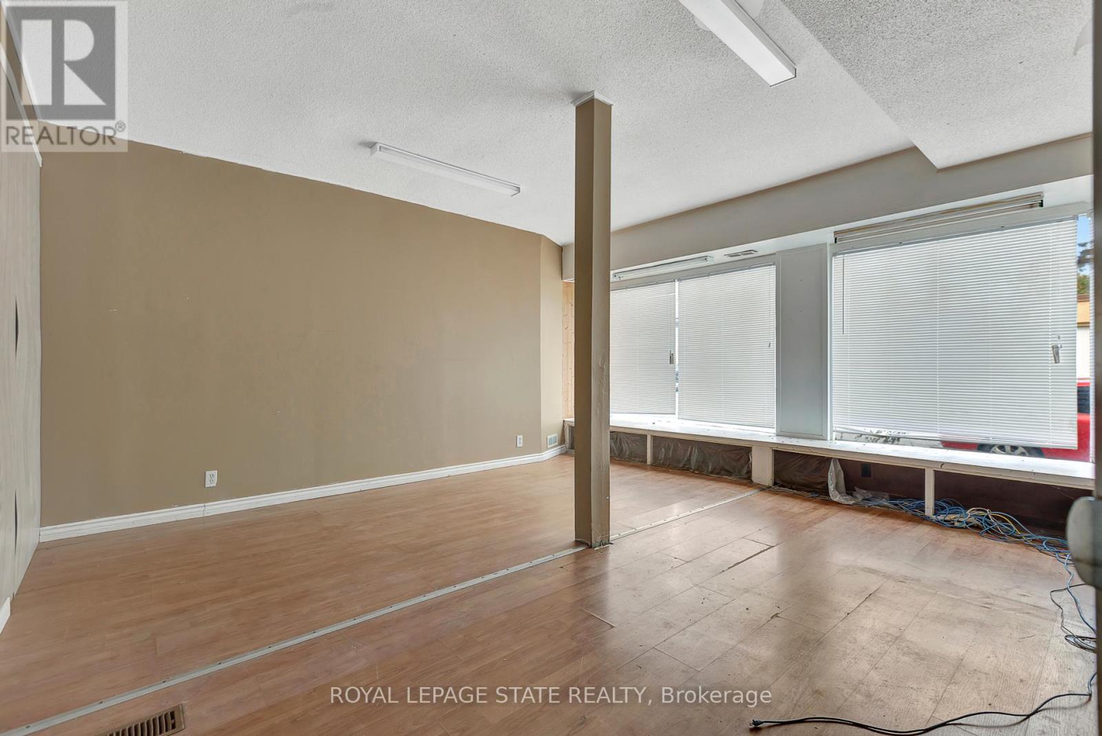 4528 Bridge Street, Niagara Falls, Ontario  L2E 2R7 - Photo 11 - X12165919