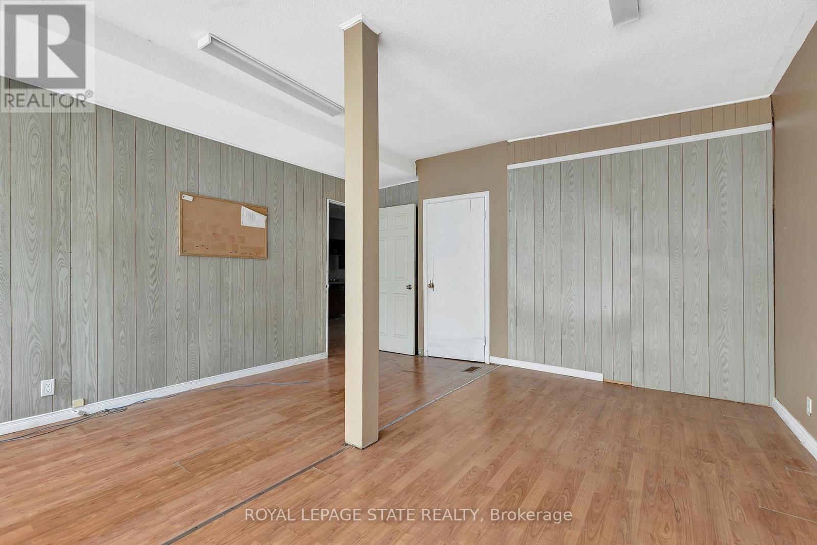 4528 Bridge Street, Niagara Falls, Ontario  L2E 2R7 - Photo 12 - X12165919