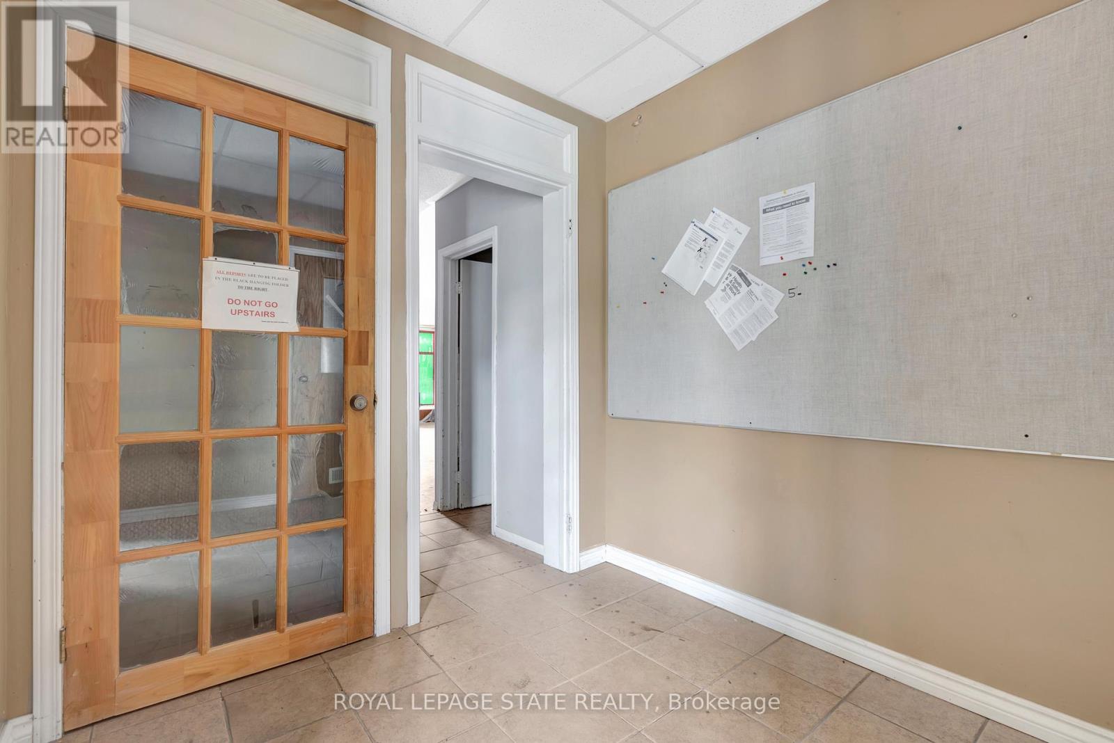 4528 Bridge Street, Niagara Falls, Ontario  L2E 2R7 - Photo 14 - X12165919