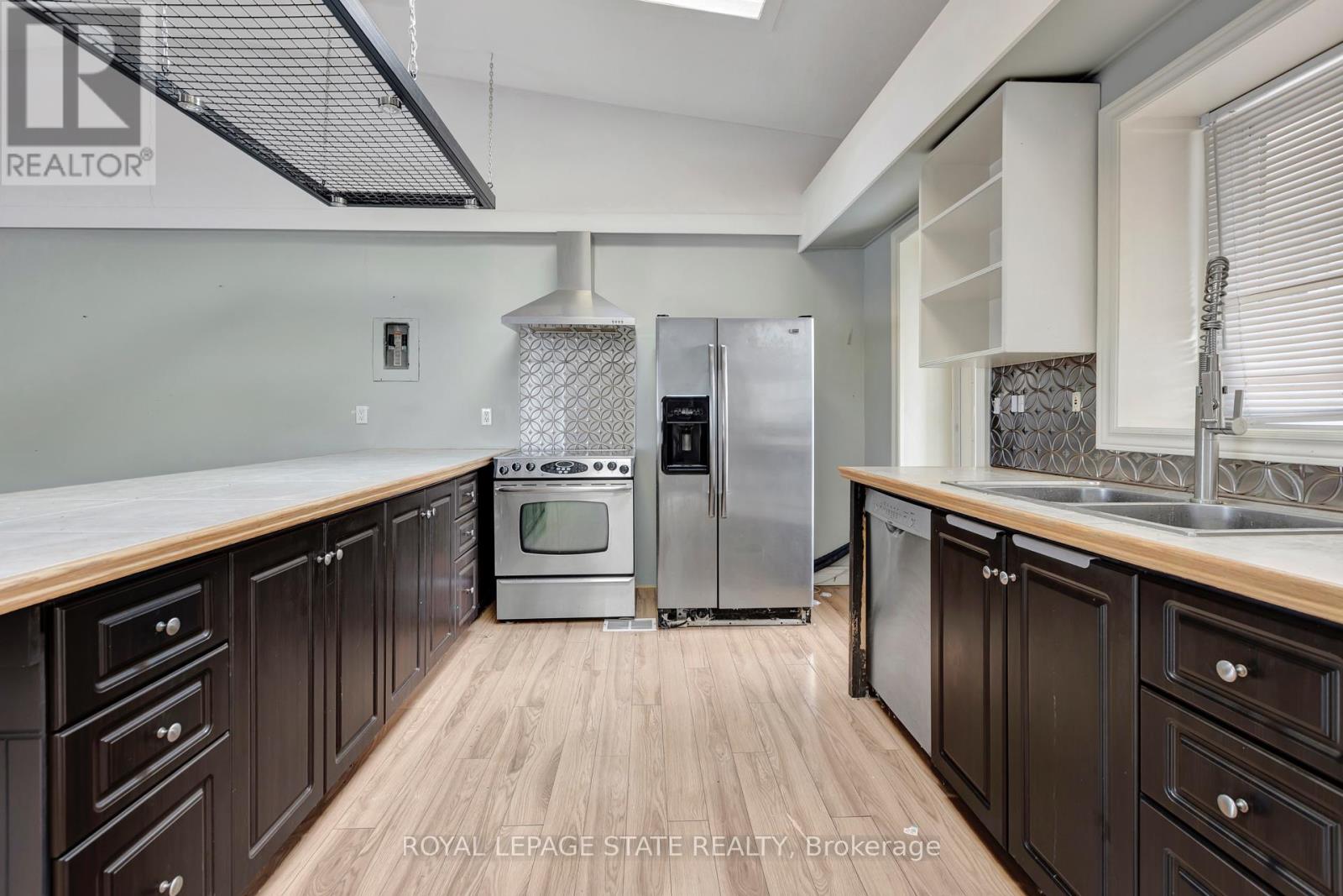 4528 Bridge Street, Niagara Falls, Ontario  L2E 2R7 - Photo 20 - X12165919