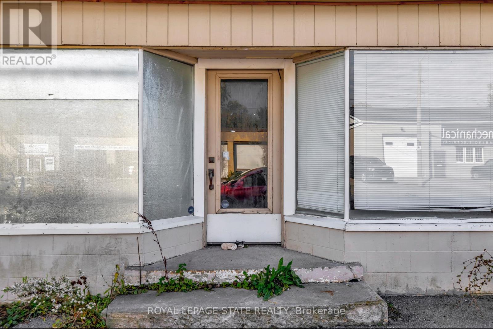 4528 Bridge Street, Niagara Falls, Ontario  L2E 2R7 - Photo 7 - X12165919
