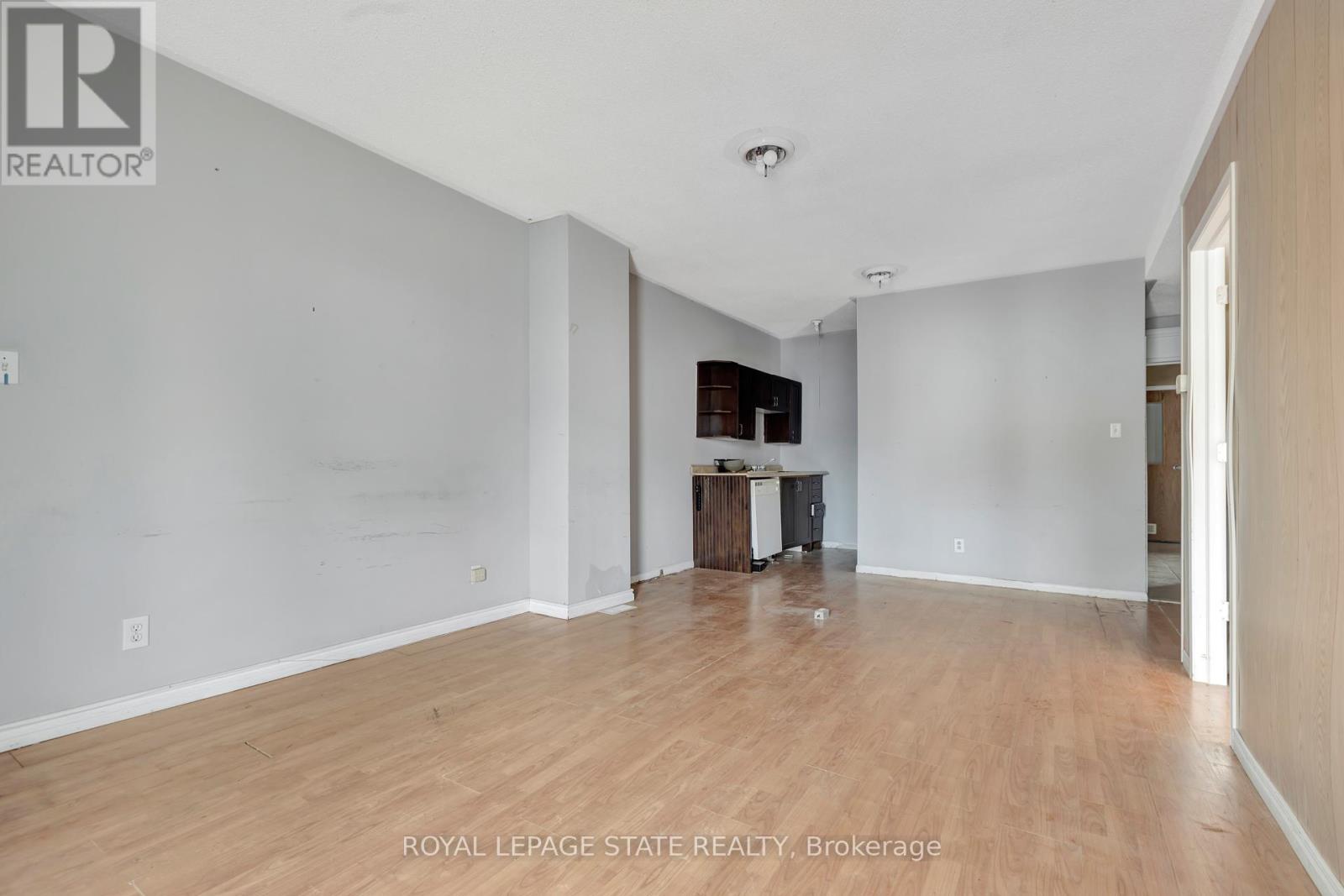 4528 Bridge Street, Niagara Falls, Ontario  L2E 2R7 - Photo 9 - X12165919