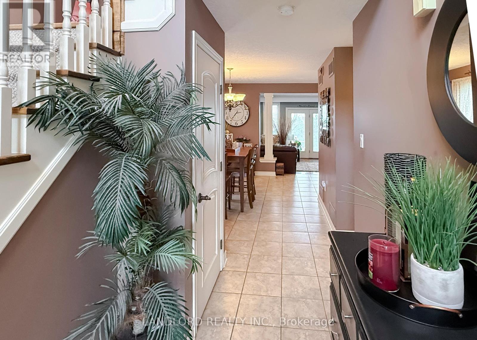 115 Hagerman Crescent, St. Thomas, Ontario  N5R 6L9 - Photo 4 - X12165936
