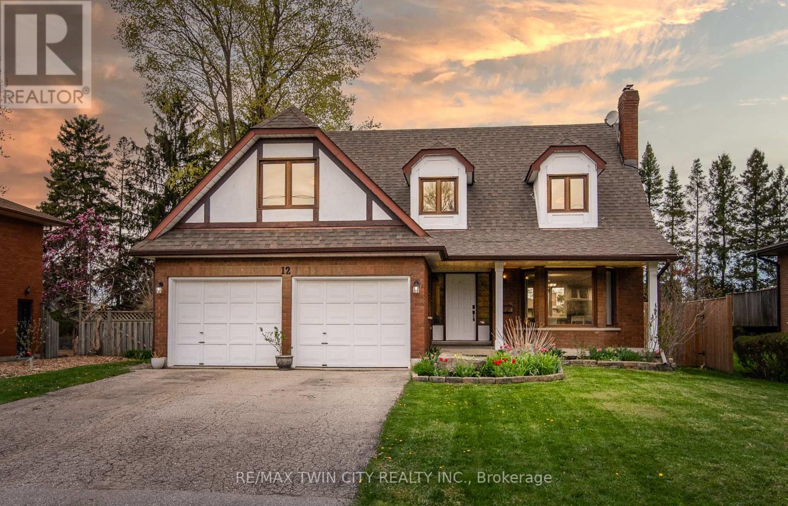 12 SUNRISE DRIVE, Kitchener, Ontario