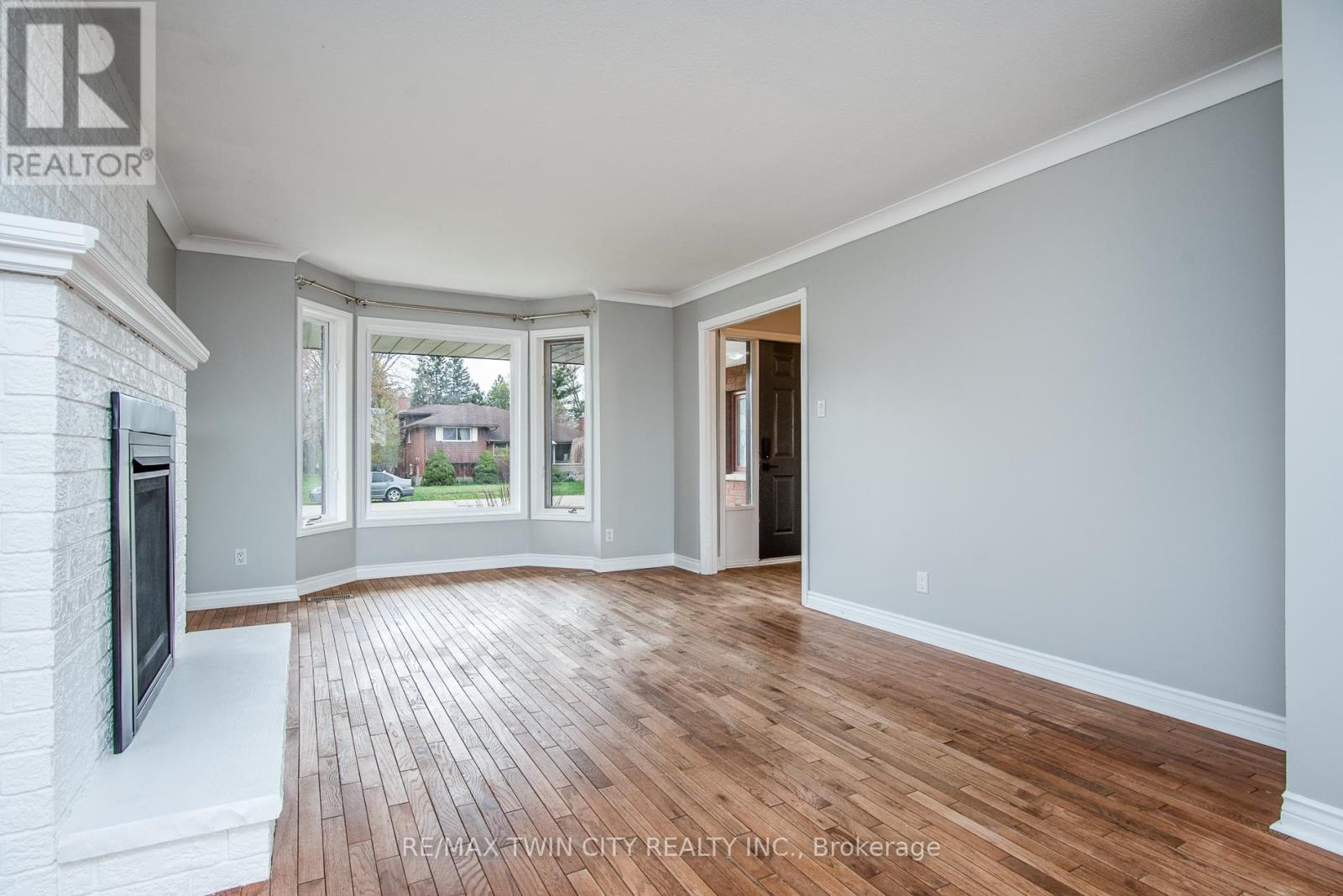 12 Sunrise Drive, Kitchener, Ontario  N2B 3B4 - Photo 15 - X12165939