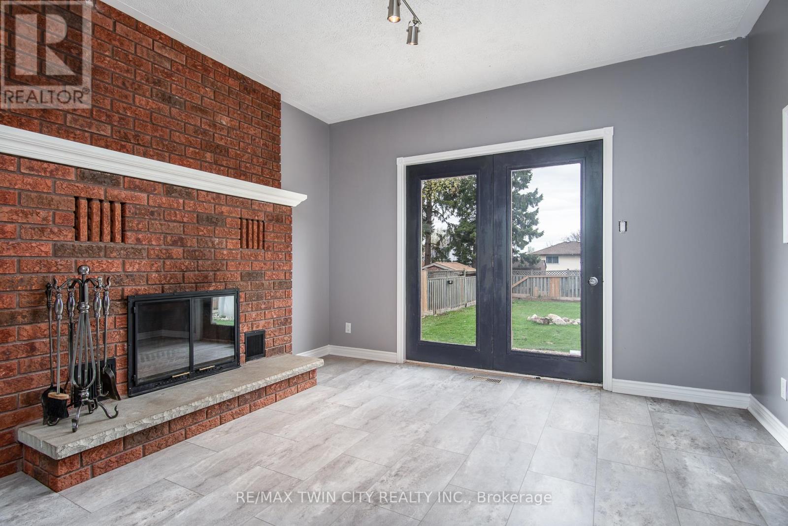 12 Sunrise Drive, Kitchener, Ontario  N2B 3B4 - Photo 30 - X12165939