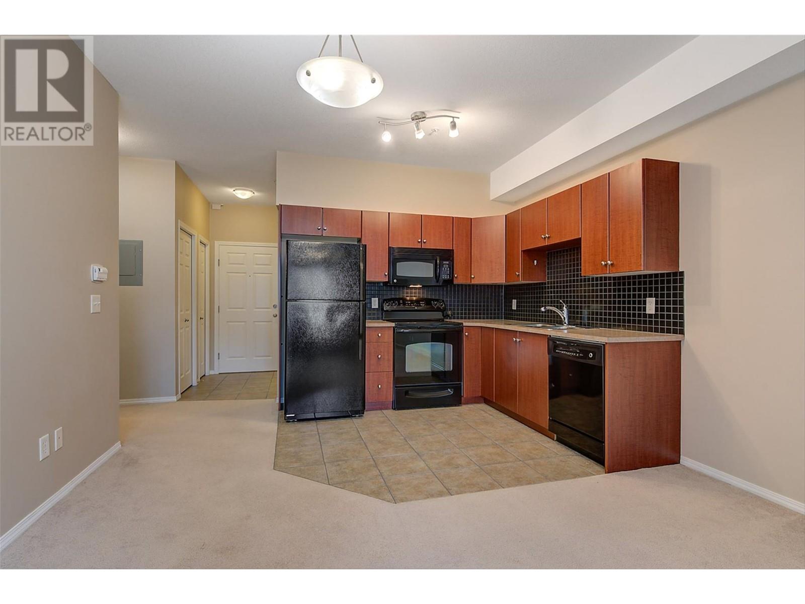 1875 Country Club Drive Unit# 1105, Kelowna, BC V1V2W0