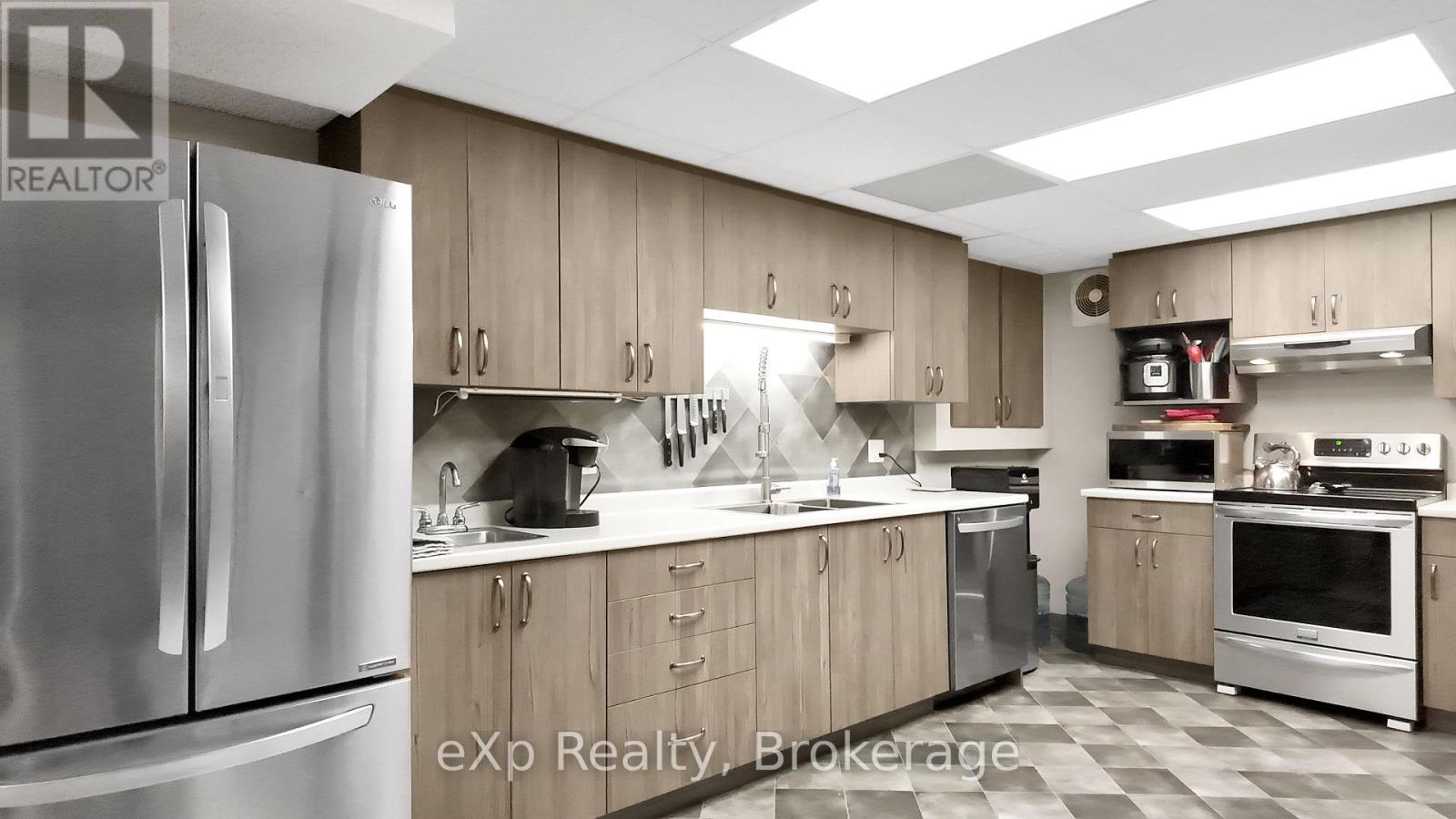 210 8th Street, Hanover, Ontario  N4N 1J5 - Photo 24 - X12166163