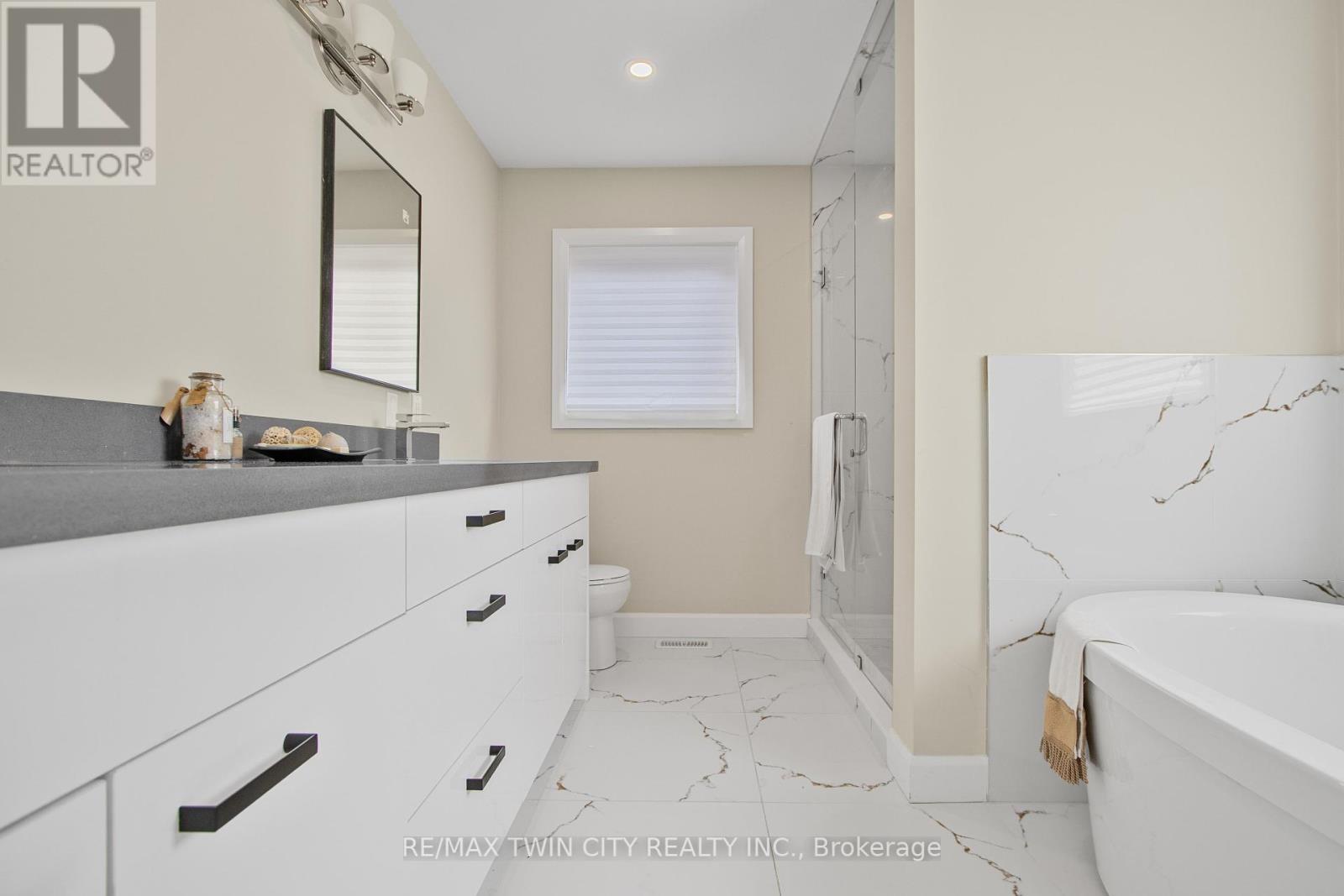 46 Lowell Street N, Cambridge, Ontario  N1R 5C9 - Photo 19 - X12128045