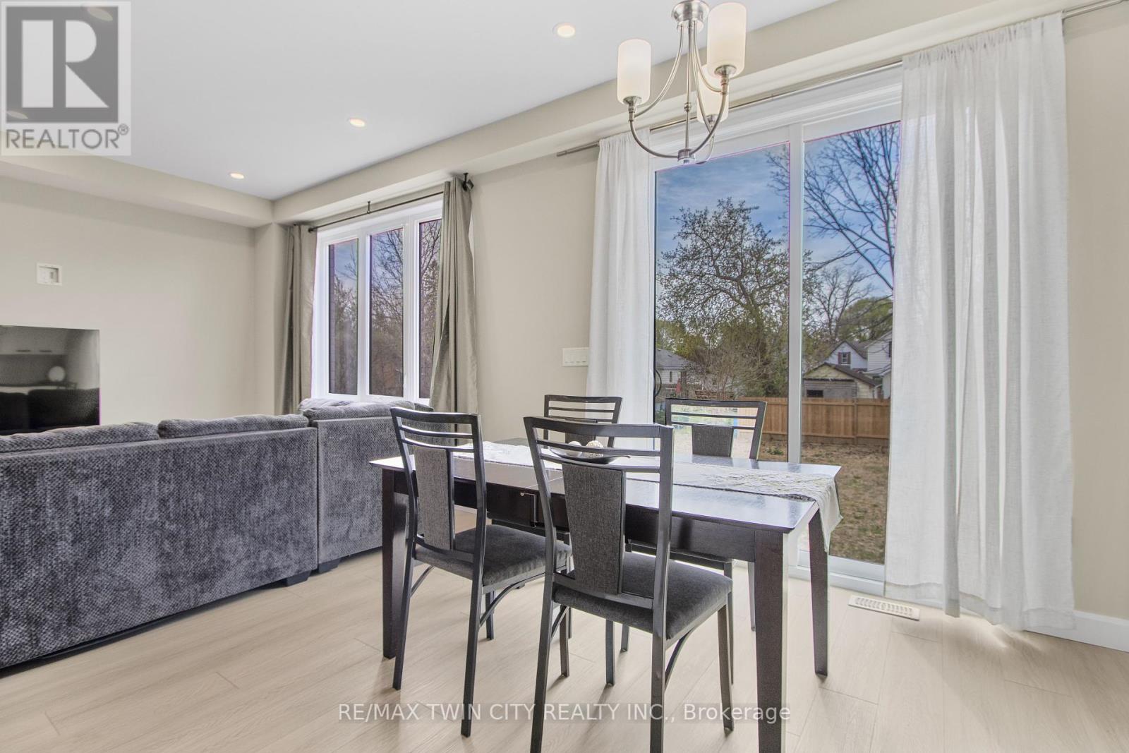 46 Lowell Street N, Cambridge, Ontario  N1R 5C9 - Photo 8 - X12128045