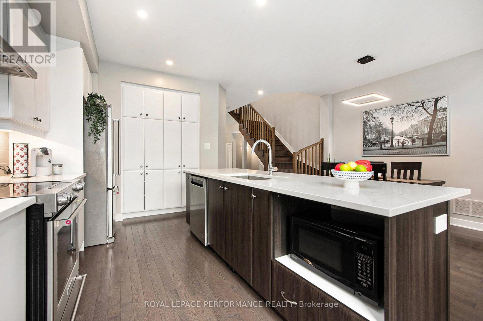586 Triangle Street, Ottawa, Ontario  K2V 0M1 - Photo 6 - X12166186
