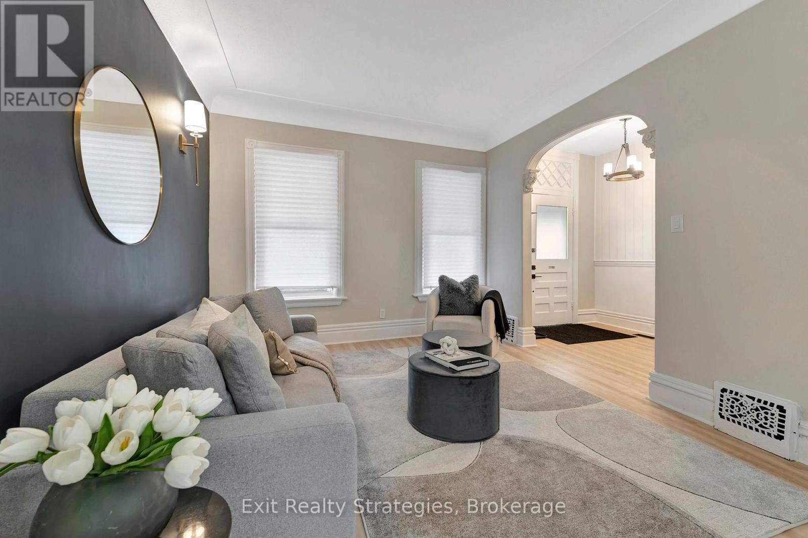 142 SANFORD AVENUE N, Hamilton, Ontario