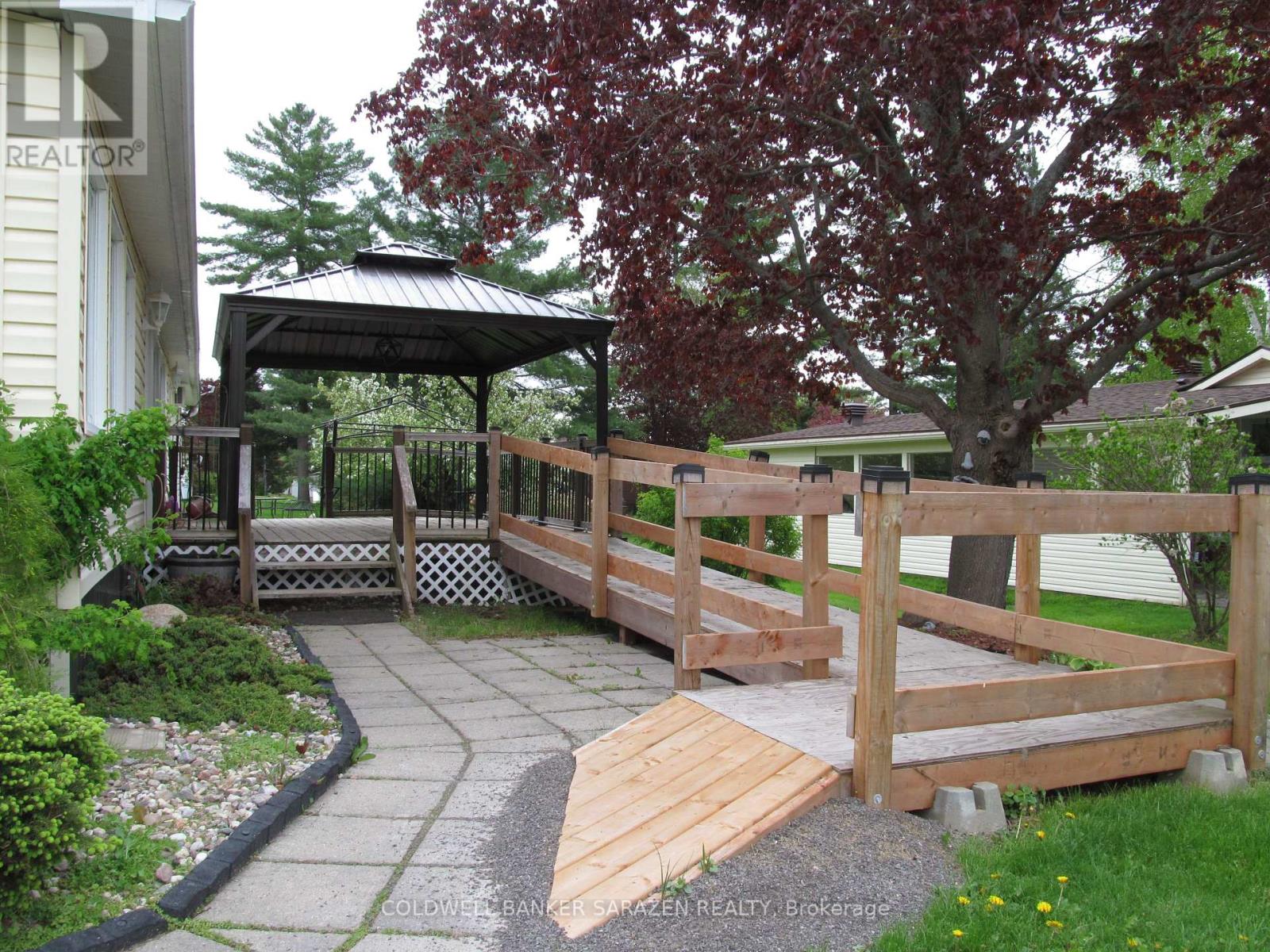 21 Lakefront Lane, Mcnab/braeside, Ontario  K0A 3L0 - Photo 31 - X12138511