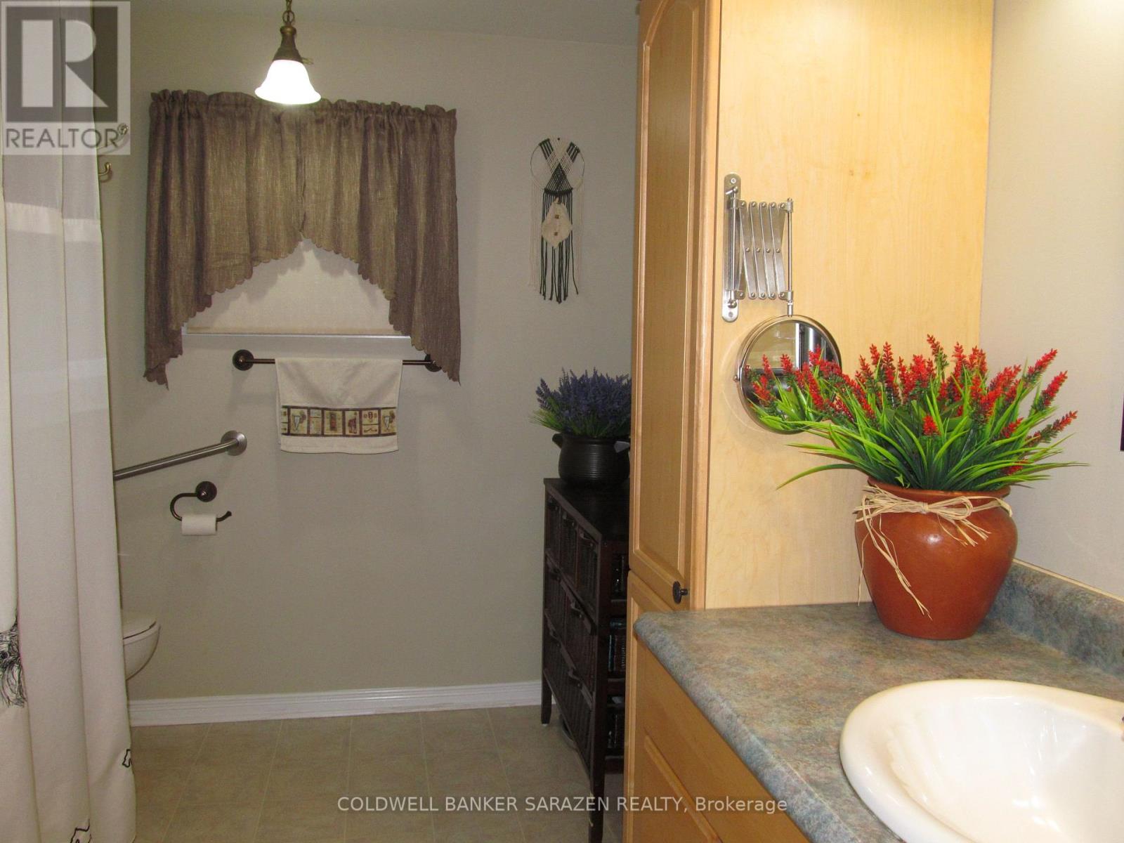 21 Lakefront Lane, Mcnab/braeside, Ontario  K0A 3L0 - Photo 33 - X12138511