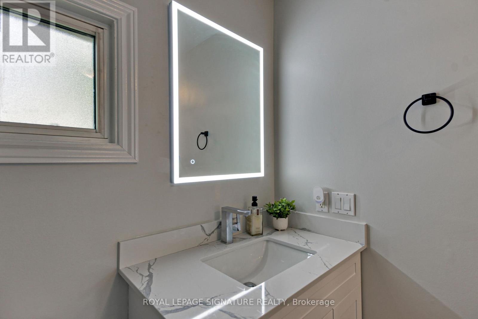 185 Woodland Avenue, Georgina, Ontario  L4P 2M9 - Photo 24 - N12162511