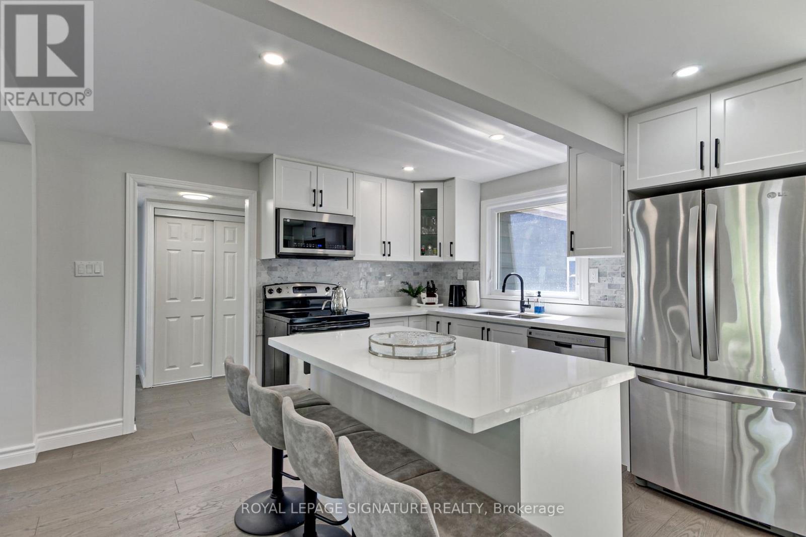 185 Woodland Avenue, Georgina, Ontario  L4P 2M9 - Photo 6 - N12162511