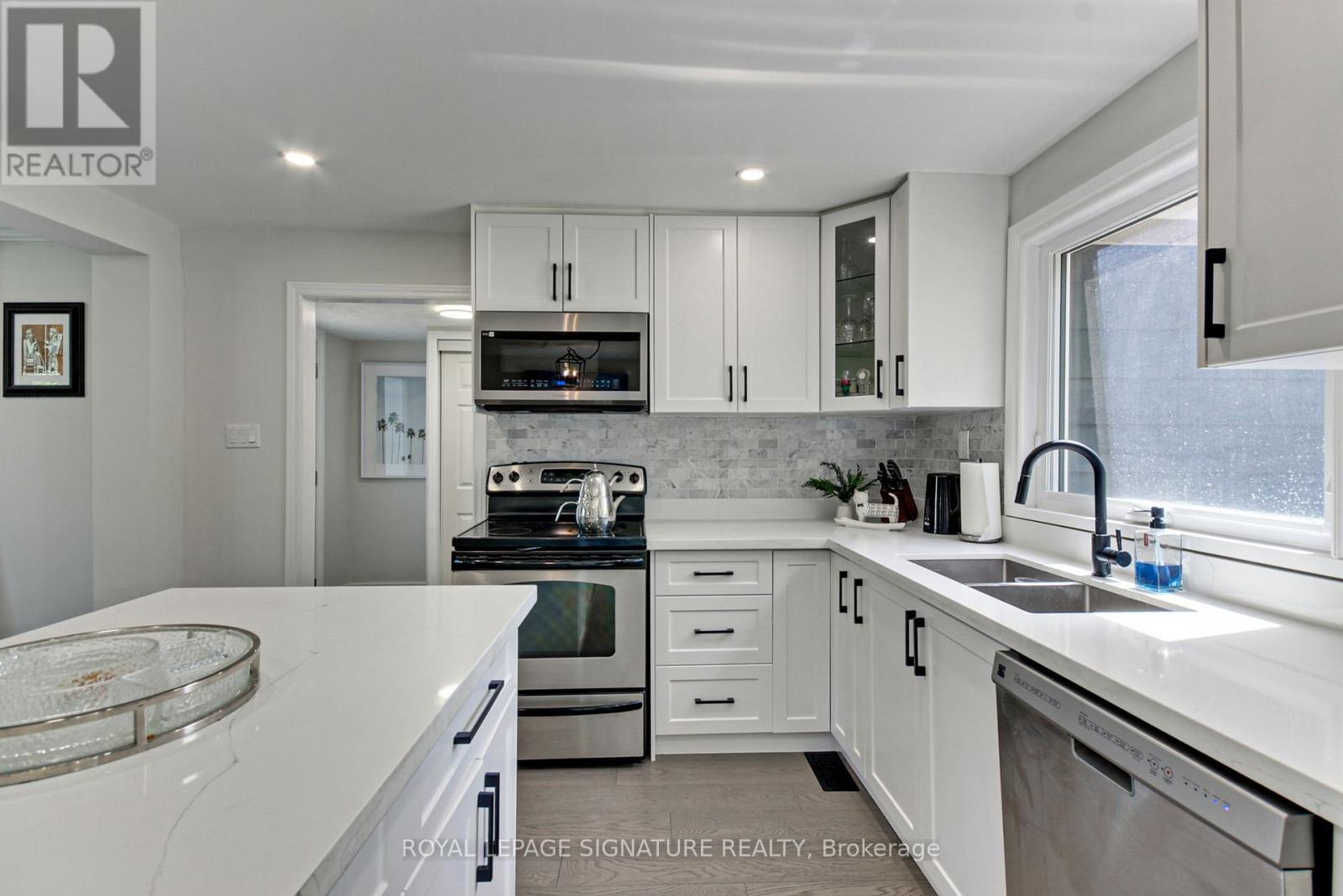 185 Woodland Avenue, Georgina, Ontario  L4P 2M9 - Photo 8 - N12162511