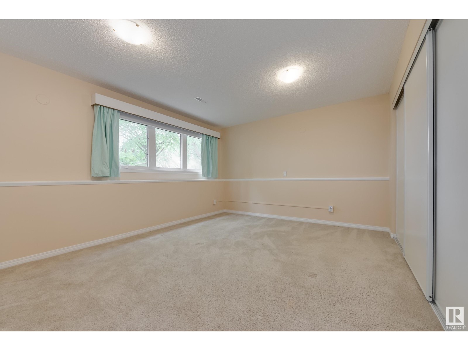 Property at 10118 & 10120 121 AV NW image 1