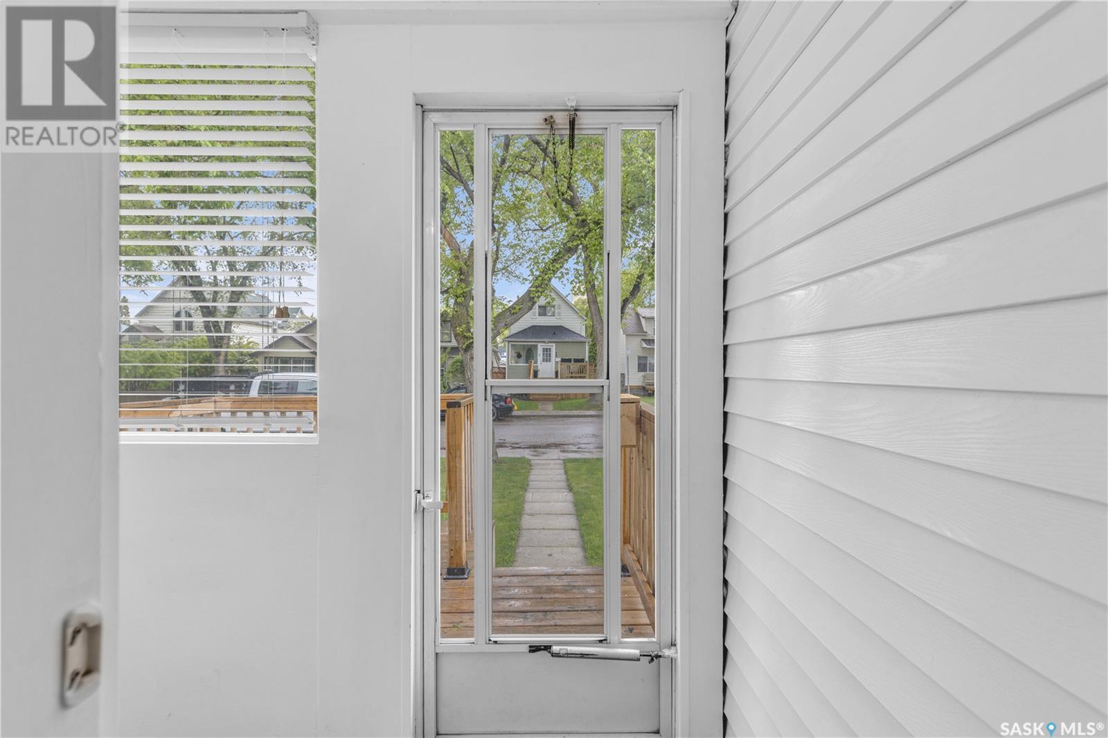 Property at 924 4th AVENUE N image 4
