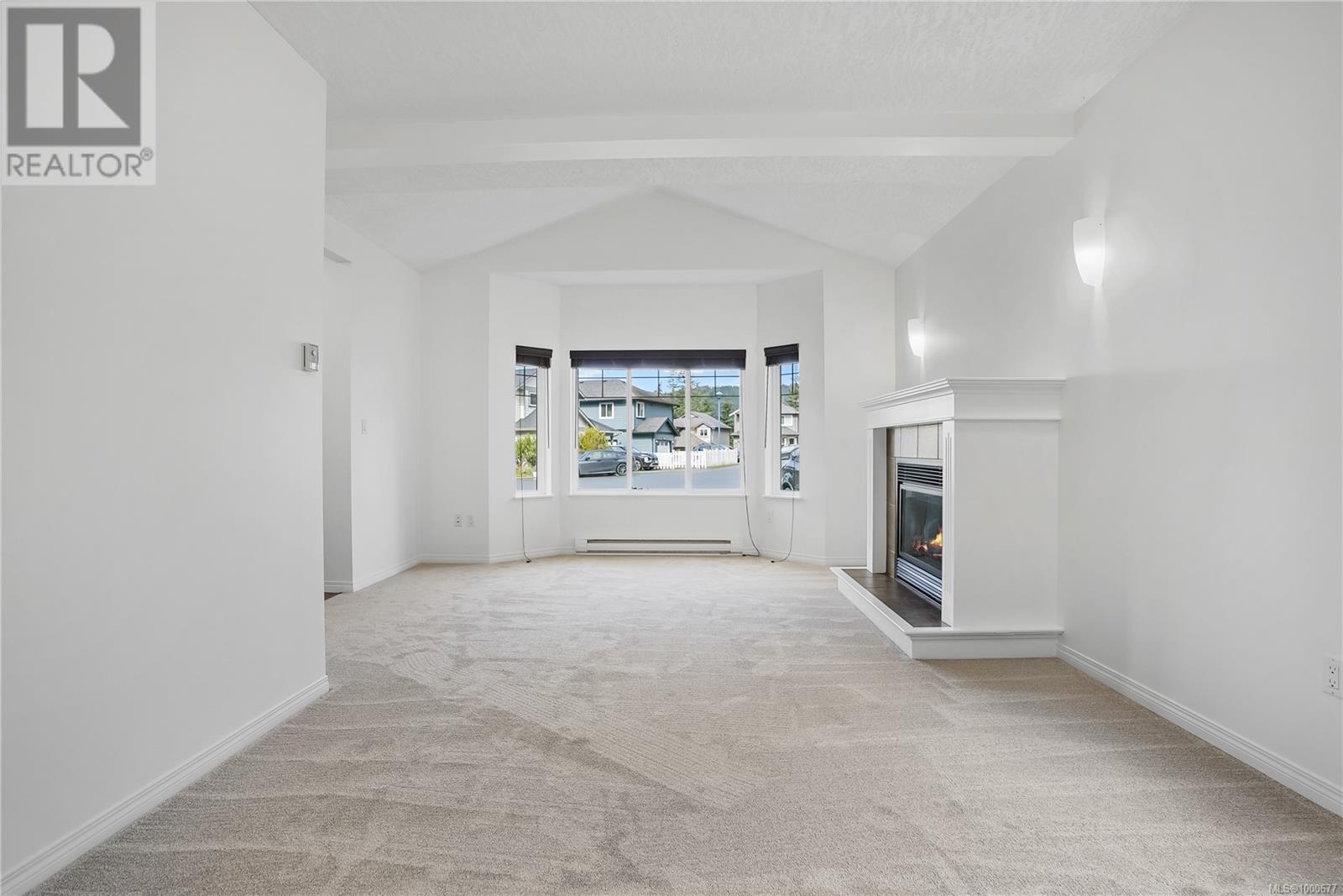 Property at 933 Thrush Pl image 3