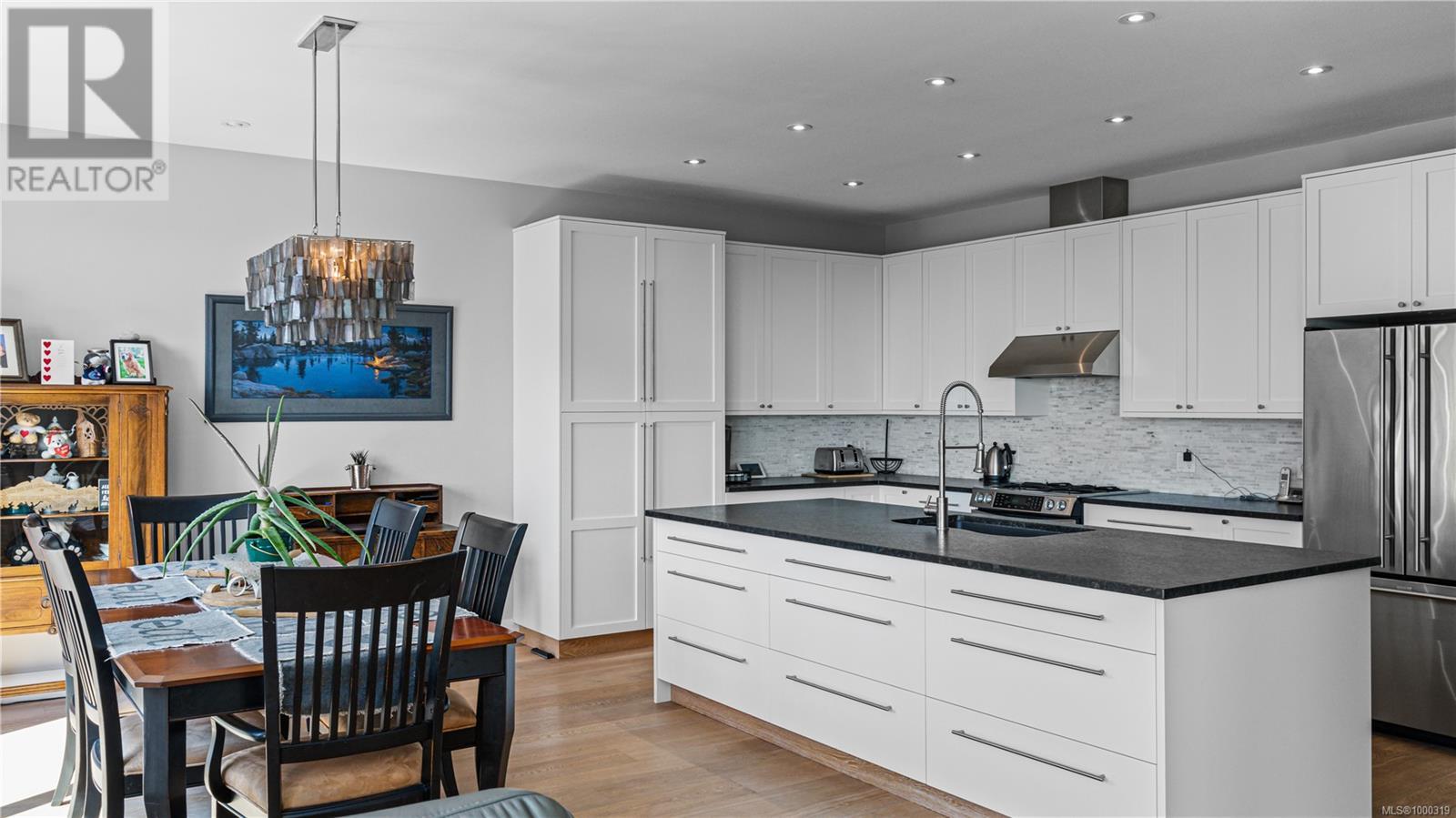 Property at 2207 Spirit Ridge Dr image 3