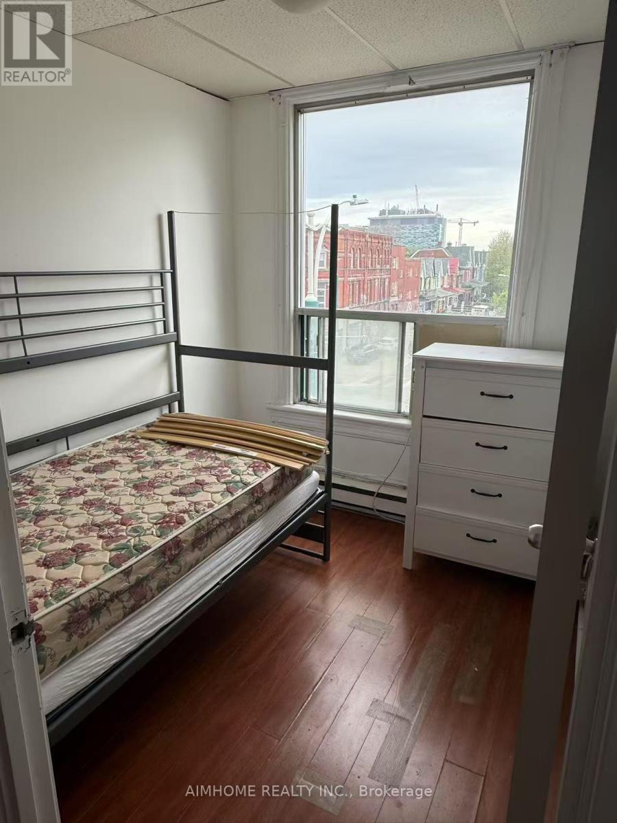 Master Bedroom - 409 Spadina Avenue, Toronto (Kensington-Chinatown), Ontario  M5T 2G6 - Photo 2 - C12166128