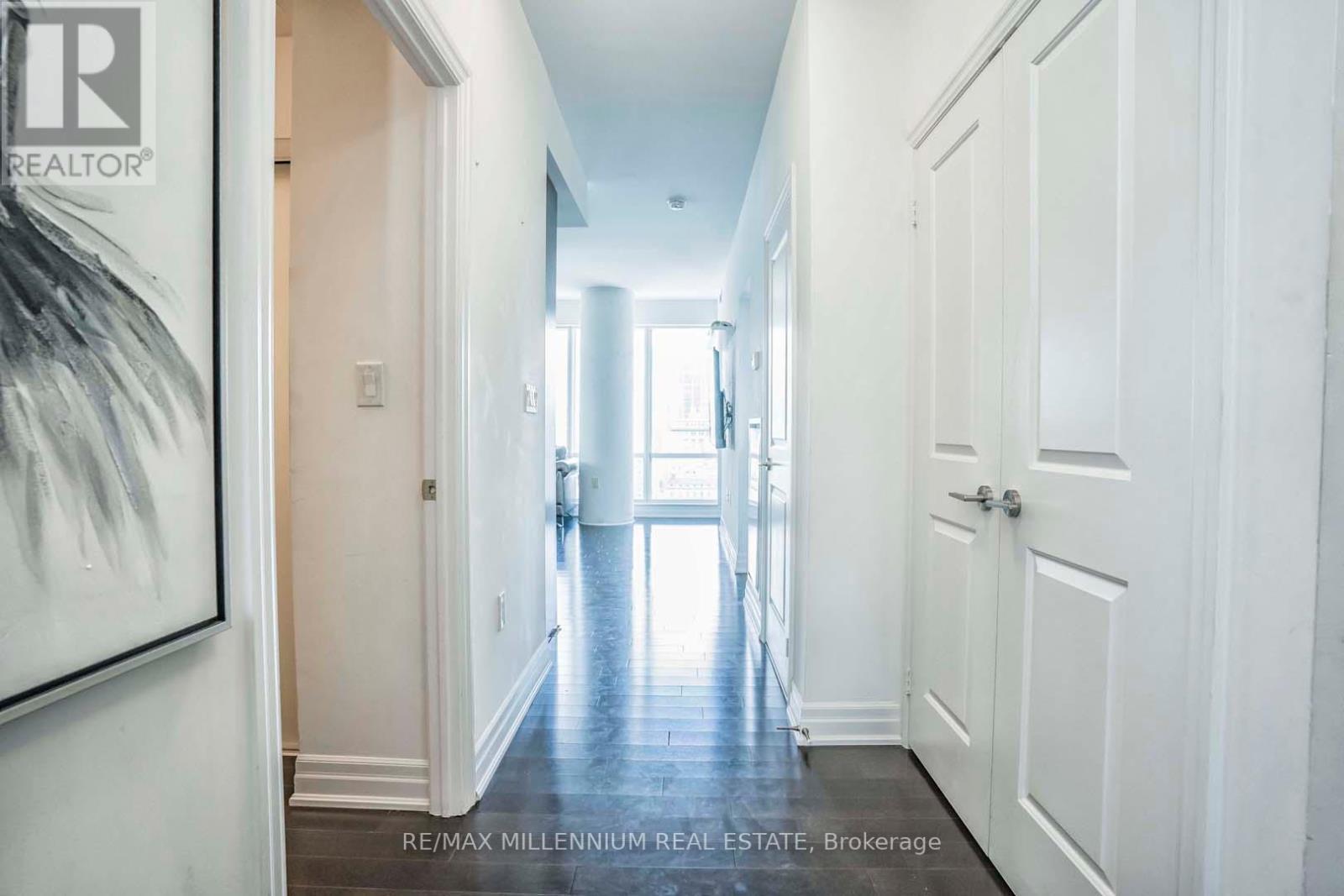 2705 - 8 The Esplanade, Toronto (Waterfront Communities), Ontario  M5E 0A6 - Photo 2 - C12166200