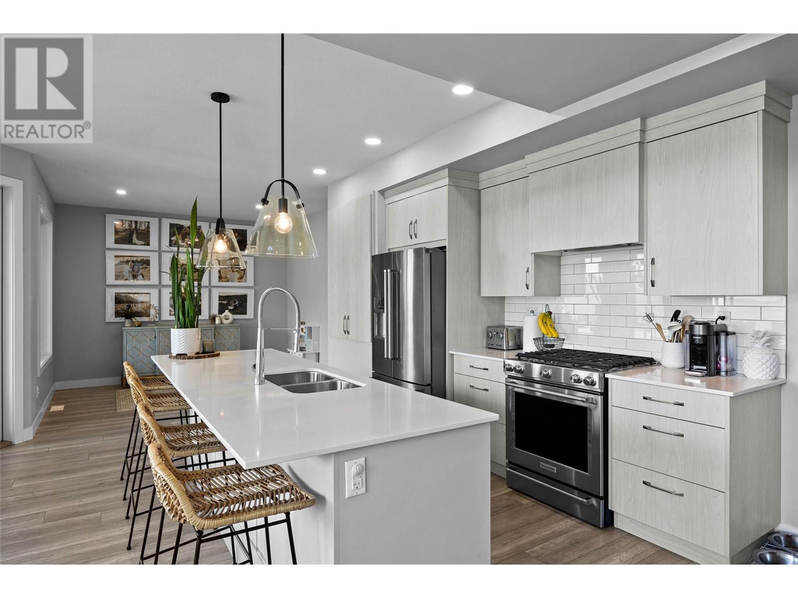 Property at 2281 SADDLEBACK Drive image 4