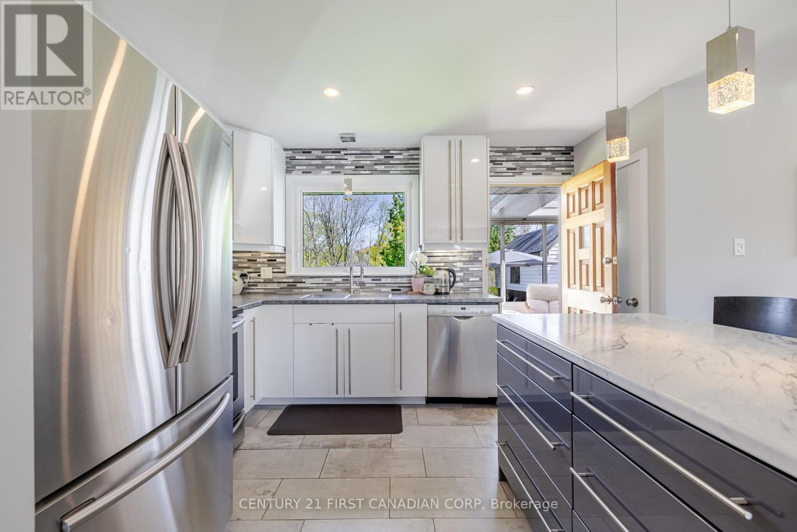 Photo 17 of 50 for 460 Beachwood Avenue