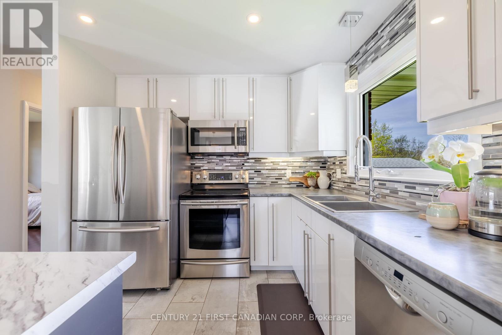 Photo 19 of 50 for 460 Beachwood Avenue
