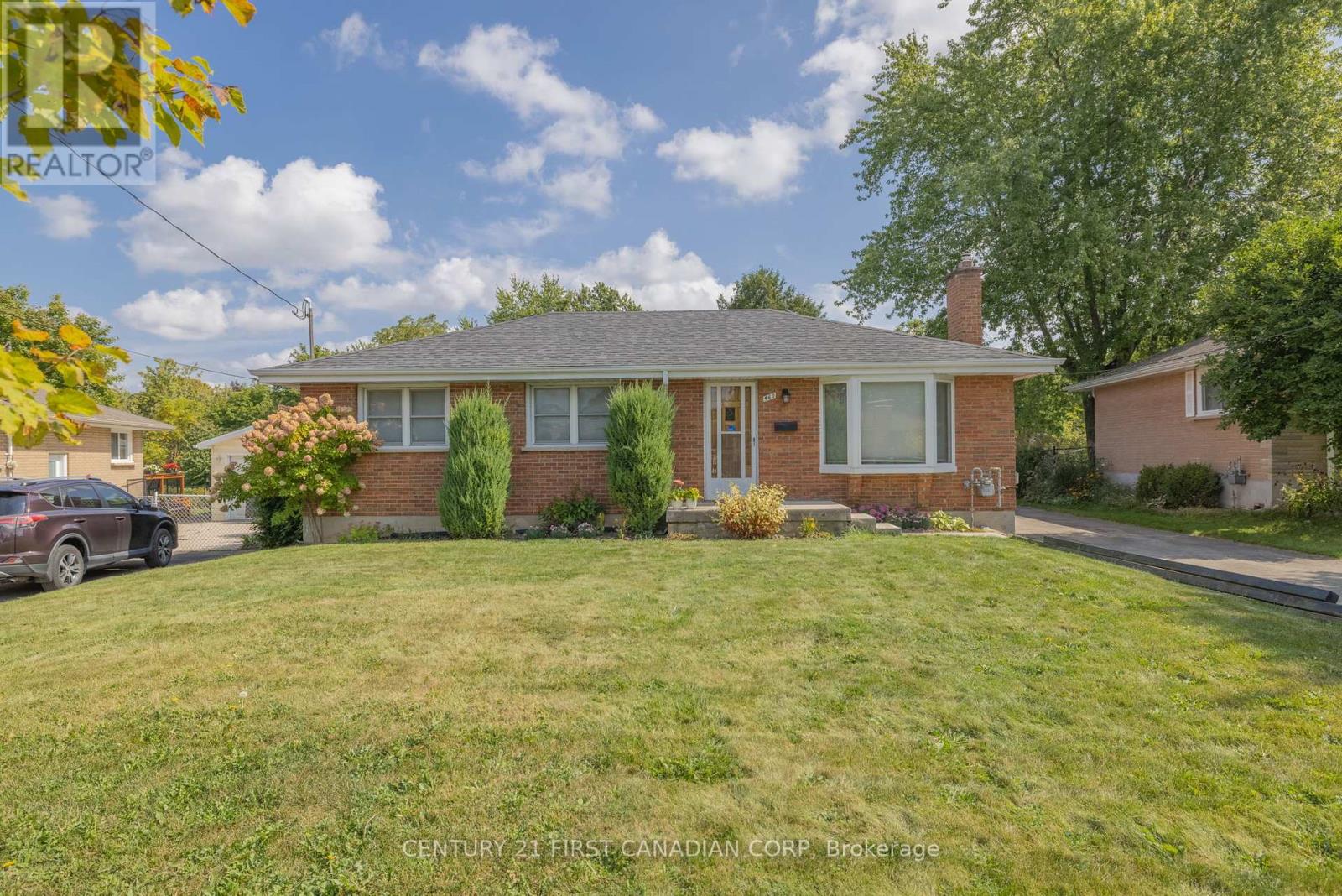 Photo 24 of 50 for 460 Beachwood Avenue