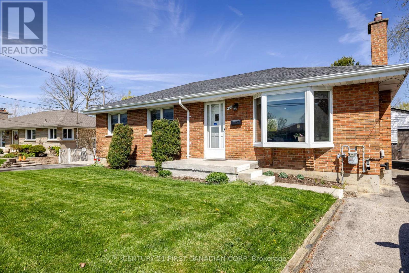Photo 3 of 50 for 460 Beachwood Avenue