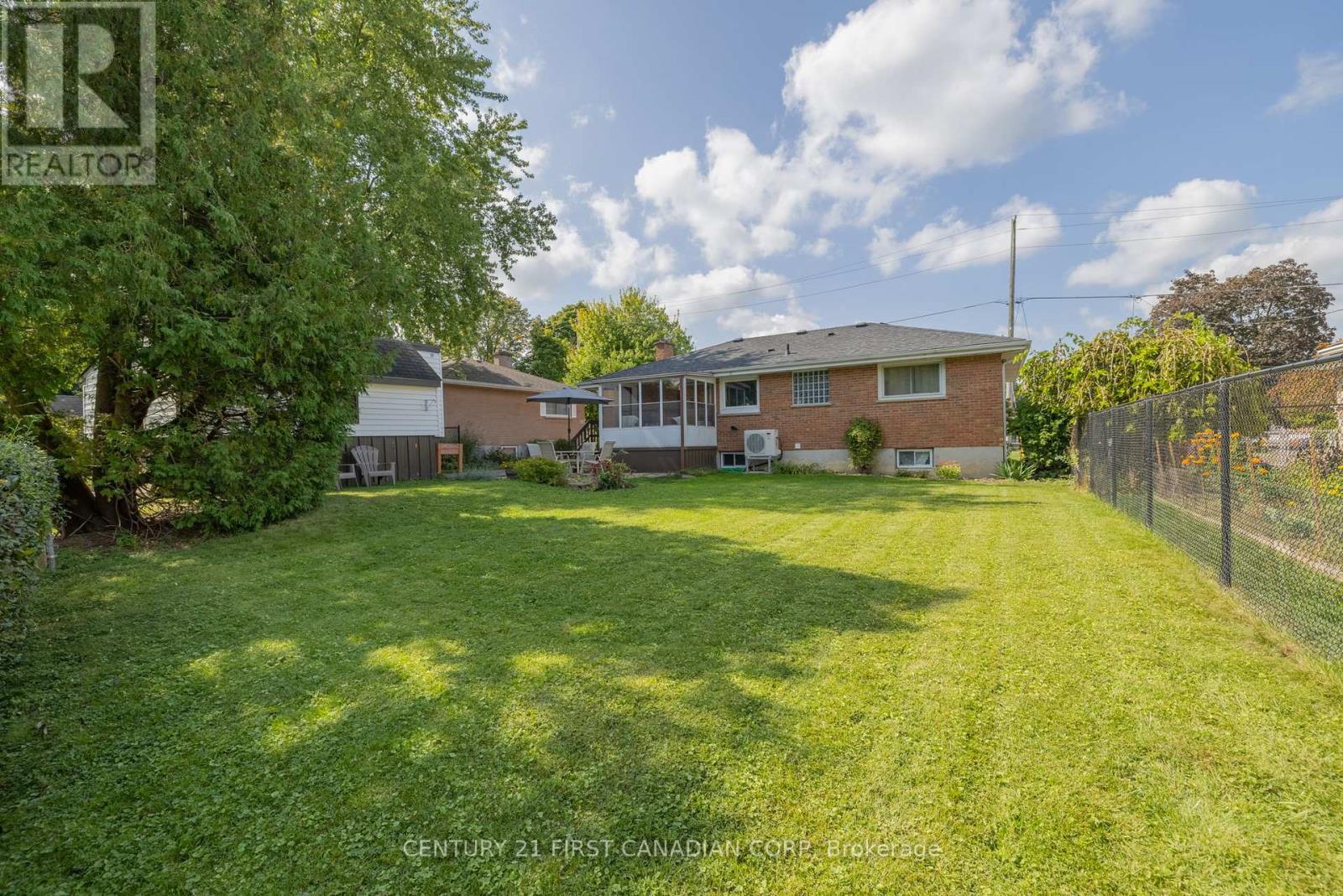 Photo 4 of 50 for 460 Beachwood Avenue