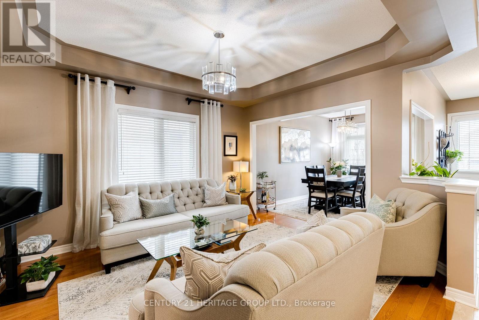 402 Kwapis Boulevard, Newmarket, Ontario  L3X 3H4 - Photo 4 - N12166097