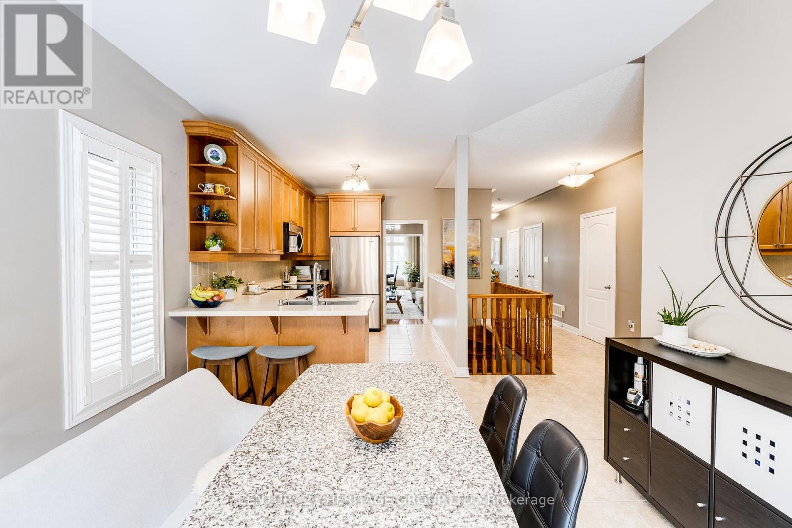 402 Kwapis Boulevard, Newmarket, Ontario  L3X 3H4 - Photo 9 - N12166097