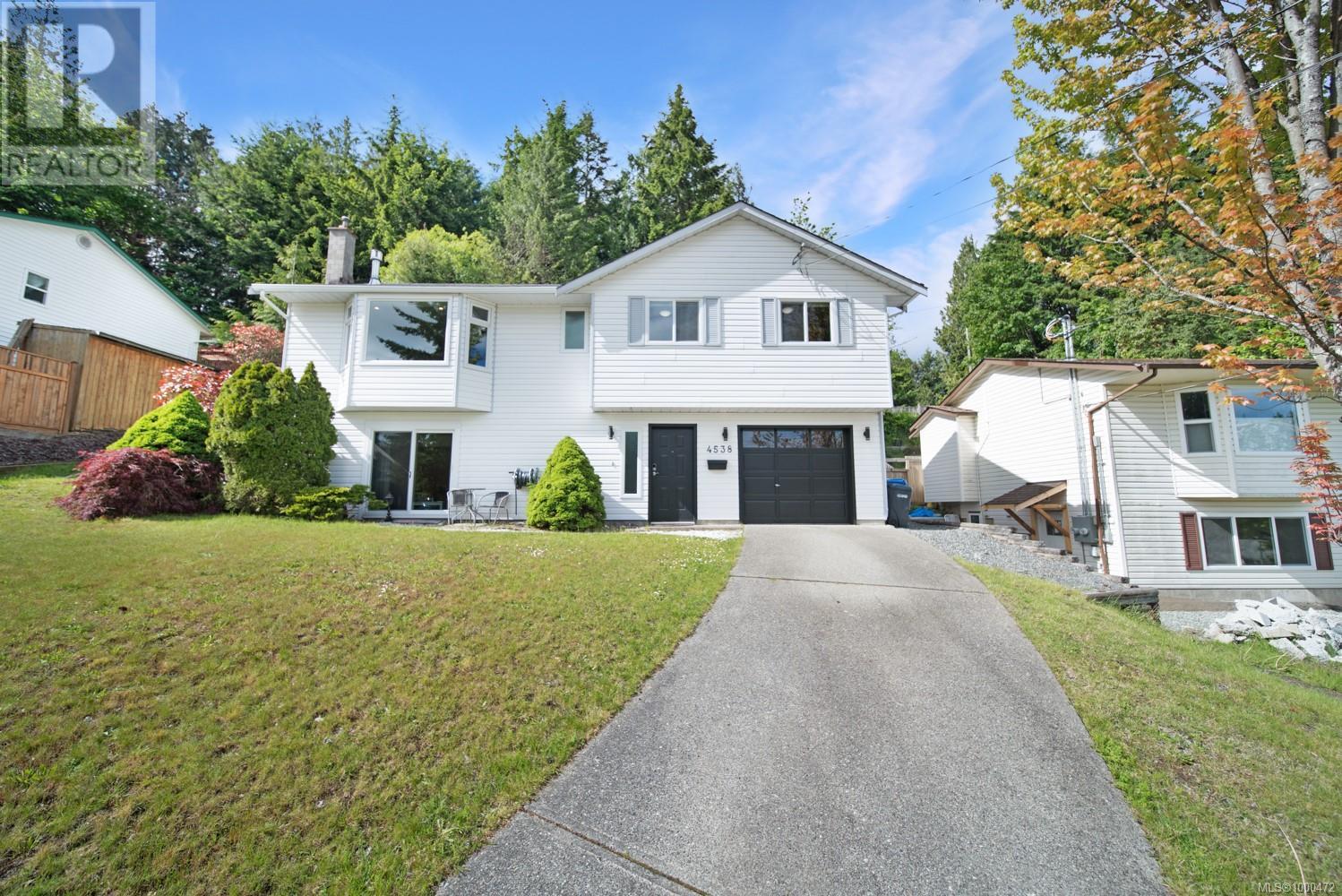 Property at 4538 Woodwinds Cres image 2
