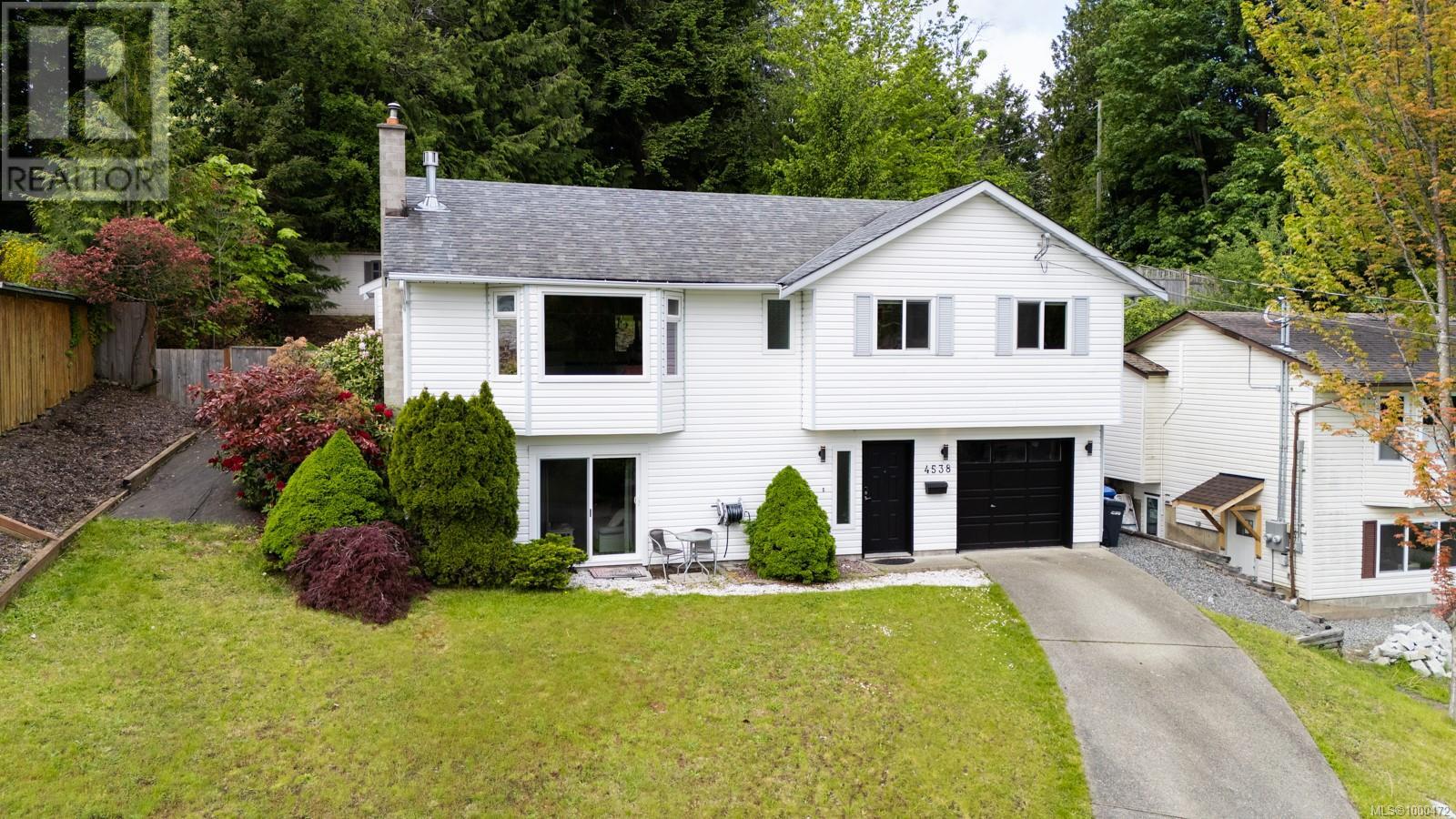 Property at 4538 Woodwinds Cres image 1