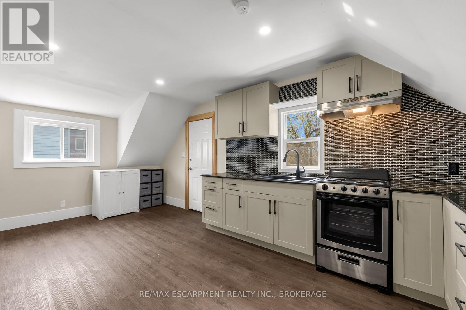 Property at 26 DACOTAH STREET image 2