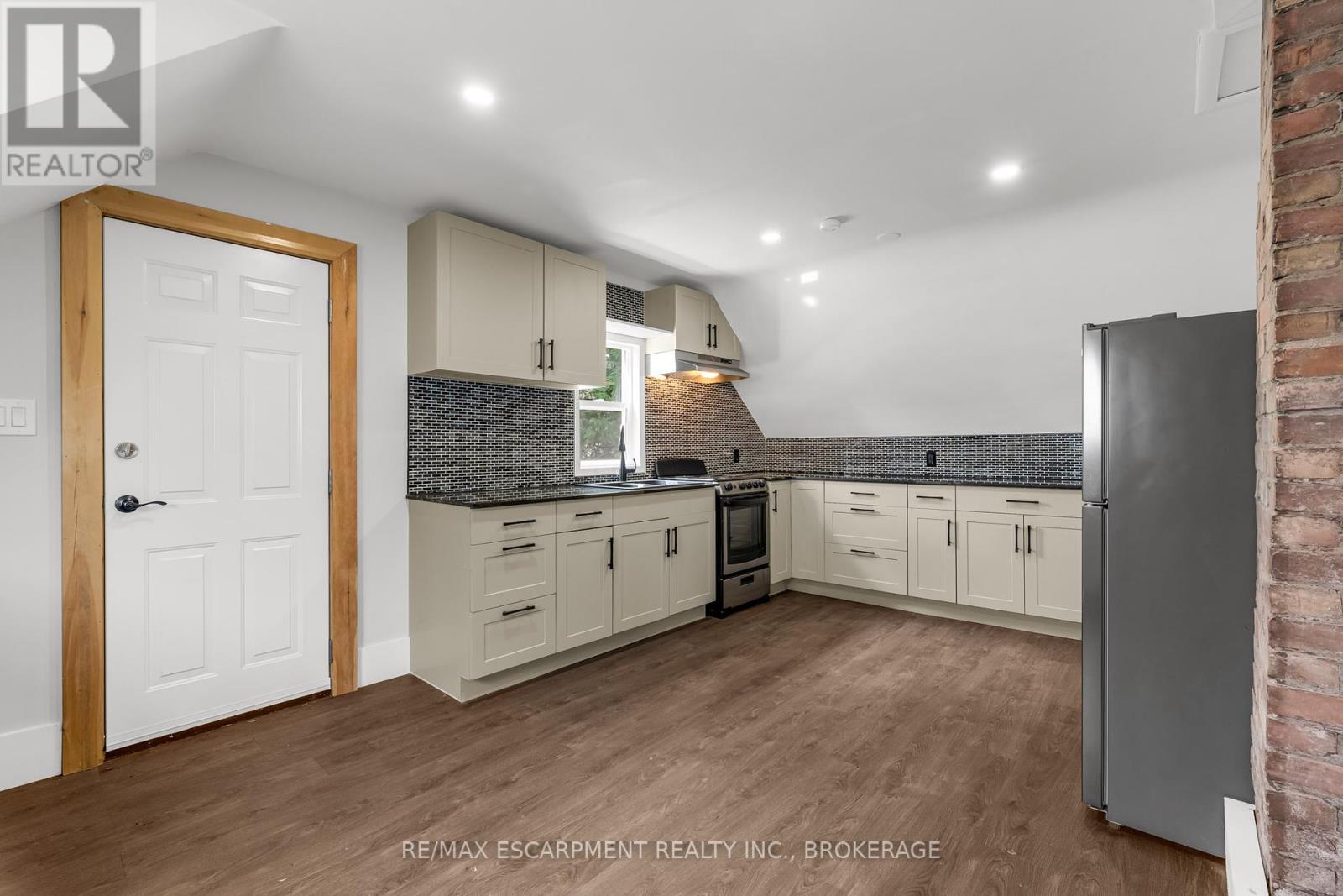 Property at 26 DACOTAH STREET image 3