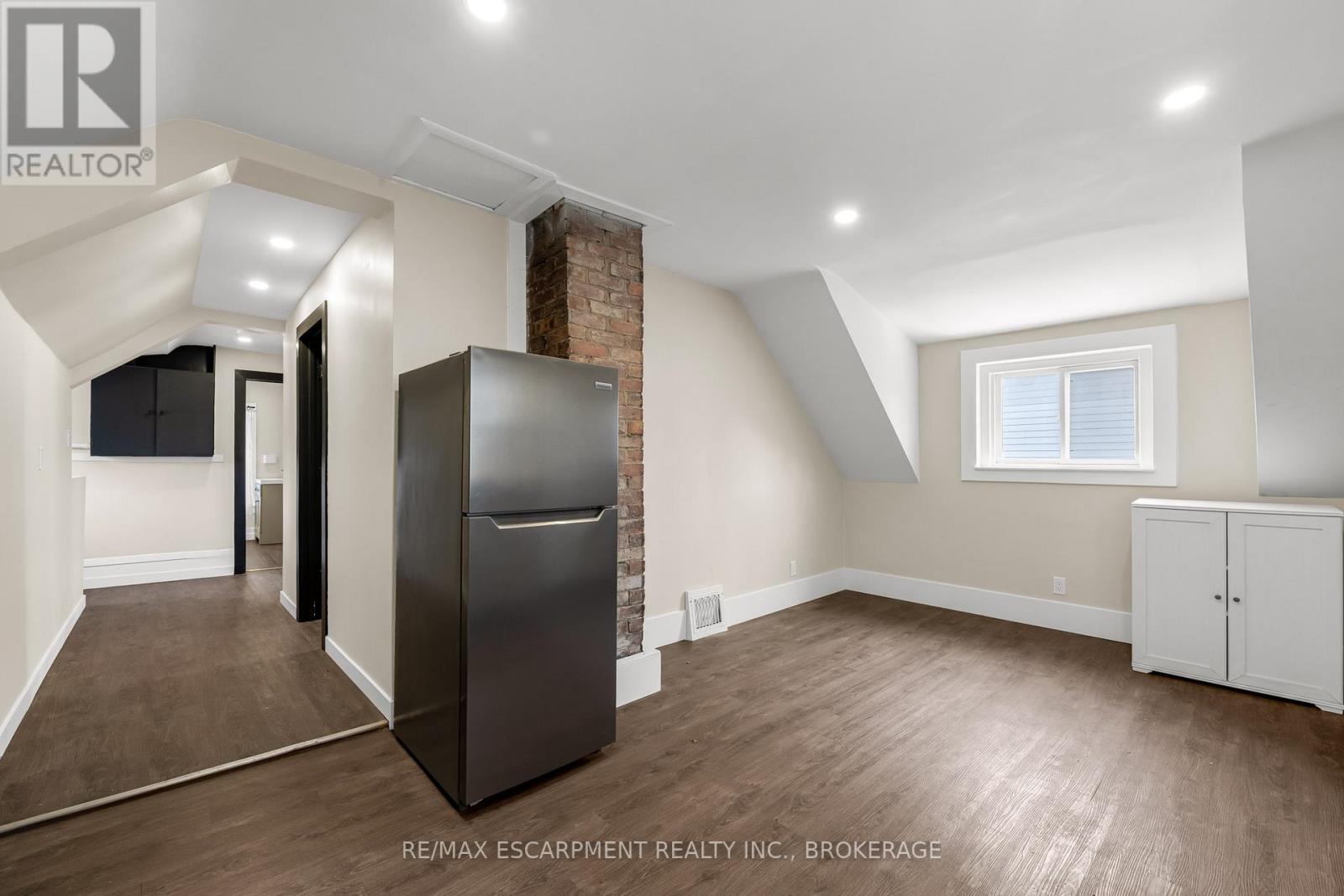 Property at 26 DACOTAH STREET image 4